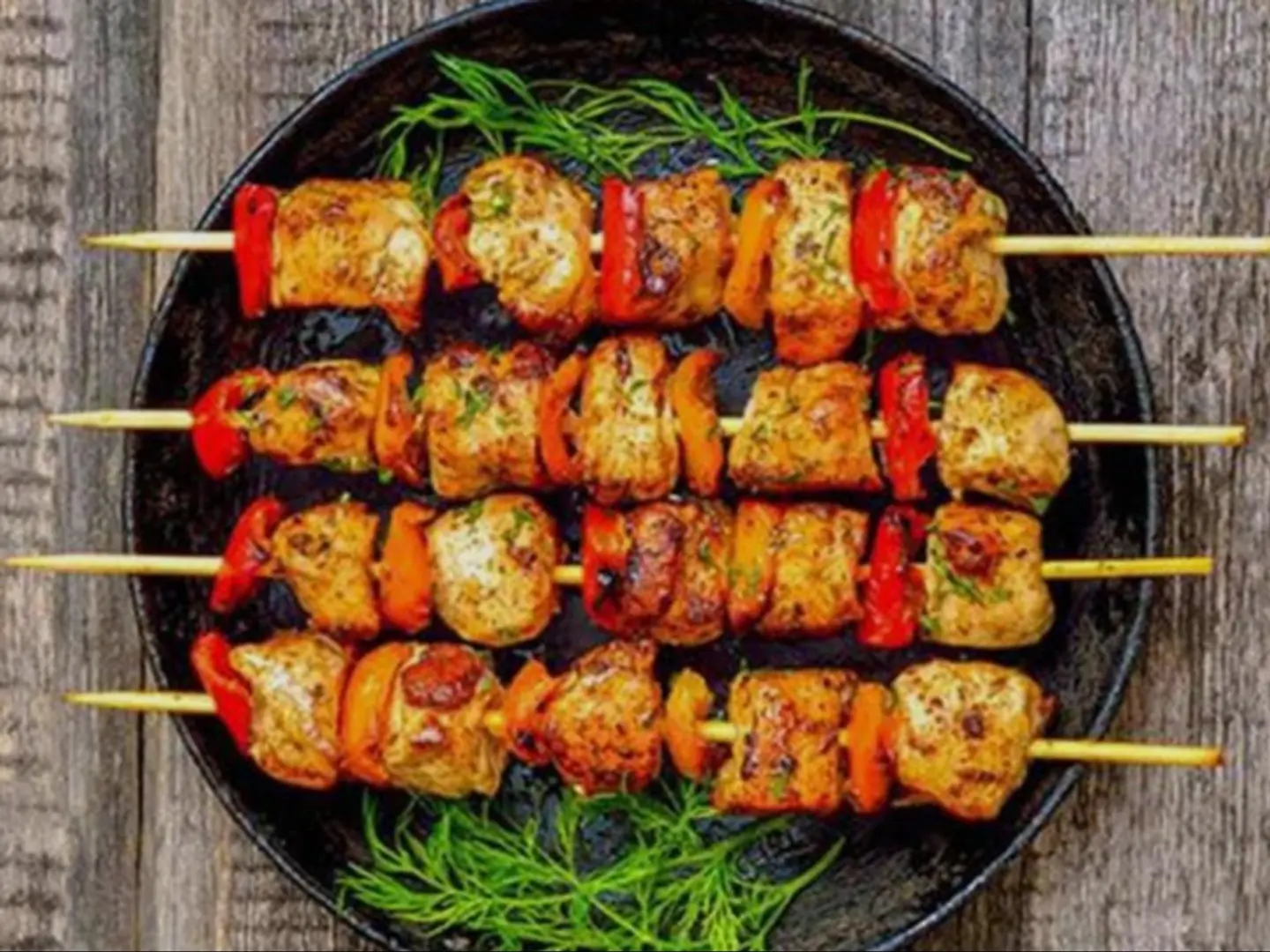 عرض4-وجبة شيش طاووك وكفتة دجاج مشوي مع أرز بسمتي