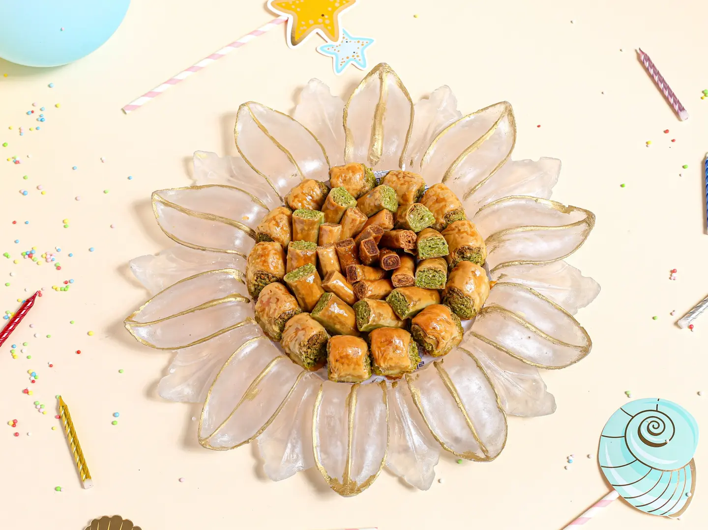 صحن بقلاوة شكل ورقيات