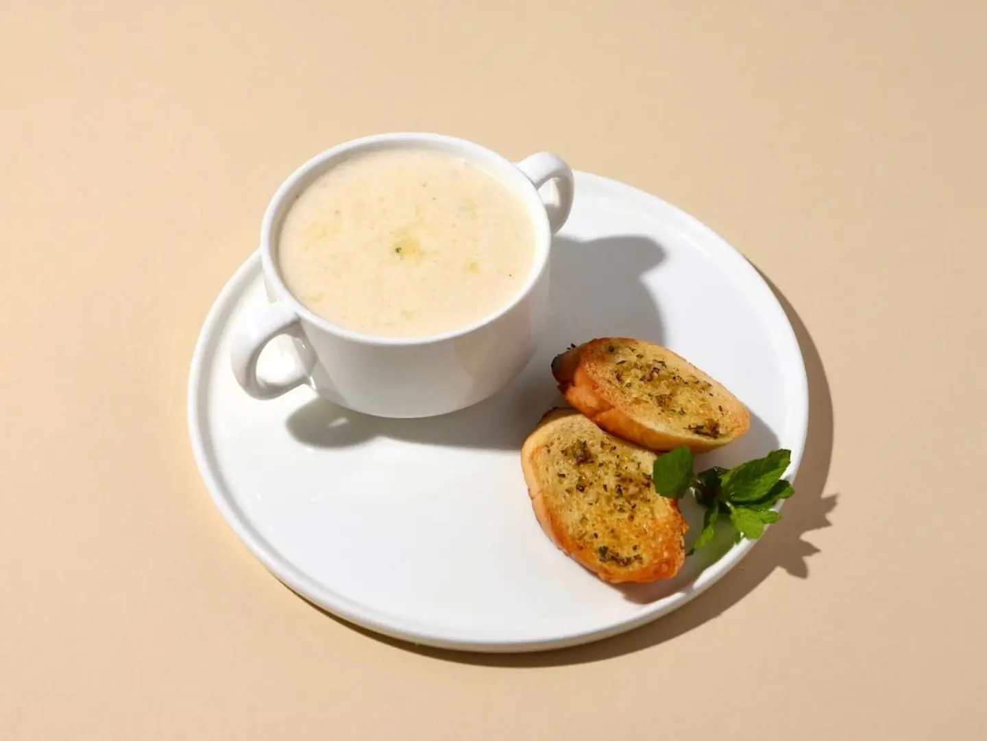 شوربه دجاج بالكريمه
