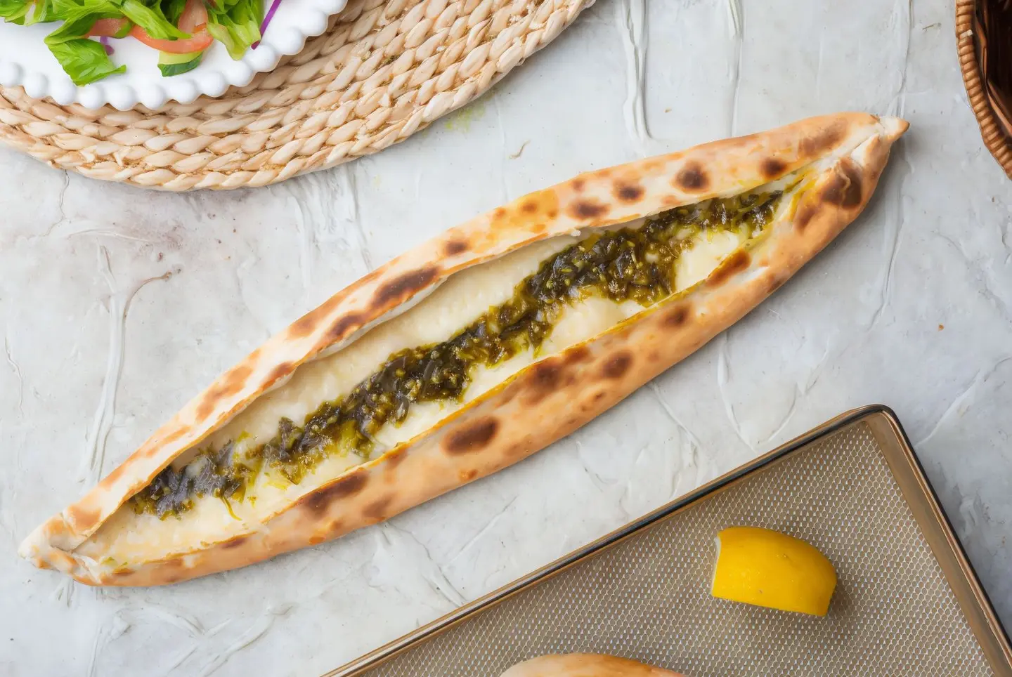 فطيرة جبنة بالزعتر