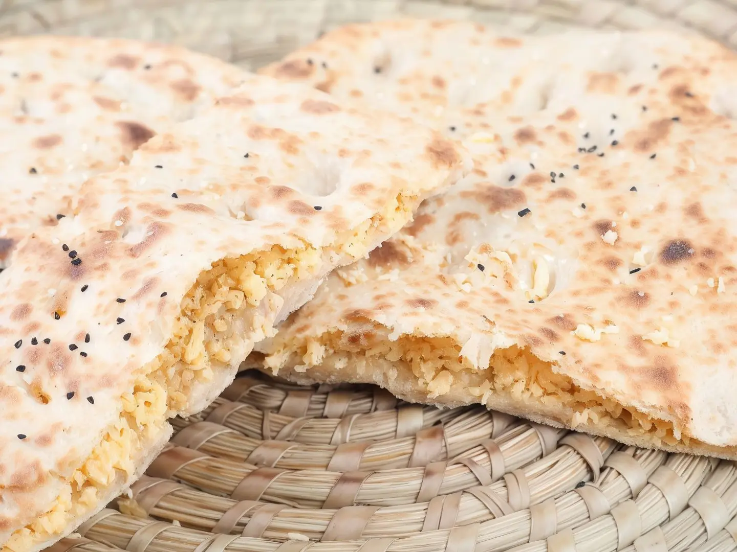 خبز أبيض محشي بالجبن