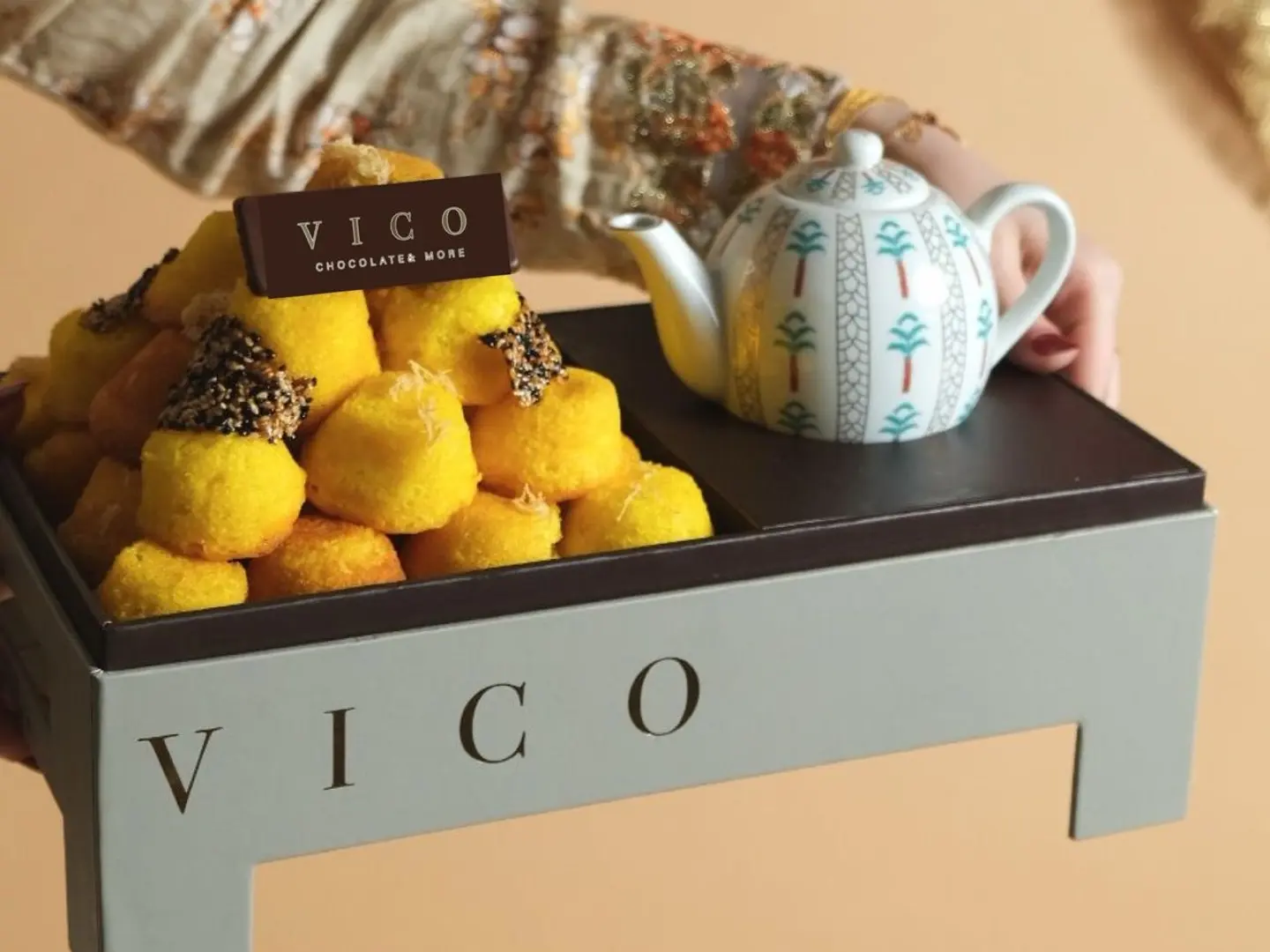 Saffron Mini Cake Large