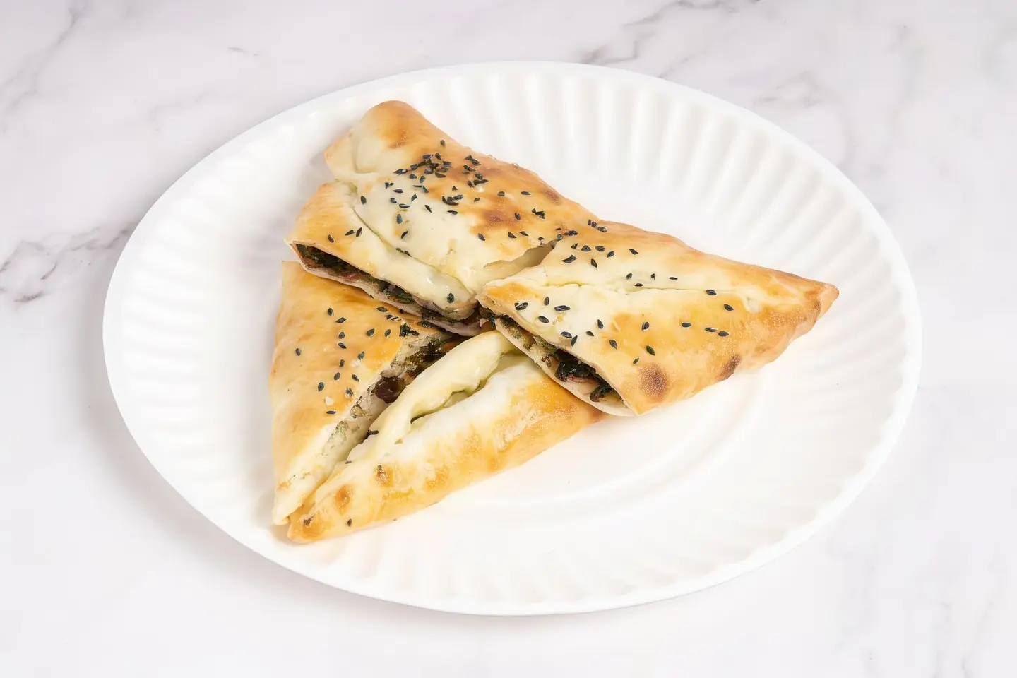 مناقيش سبانخ باللبنة