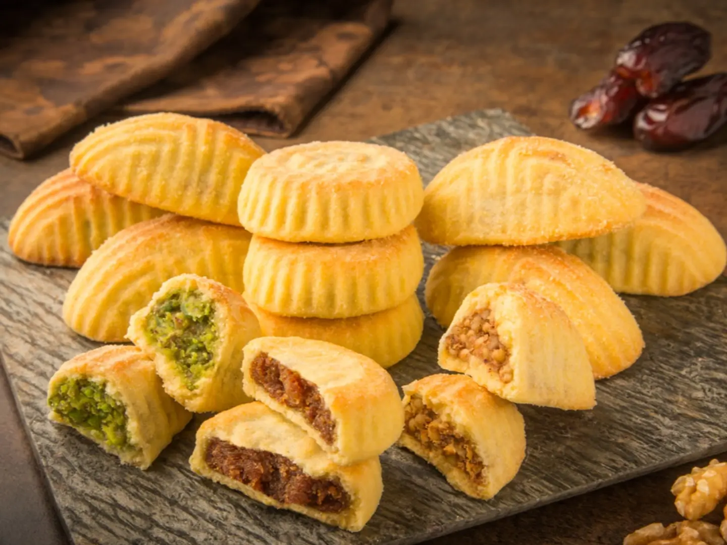 مشكل معمول تمر و فستق و جوز كيلو