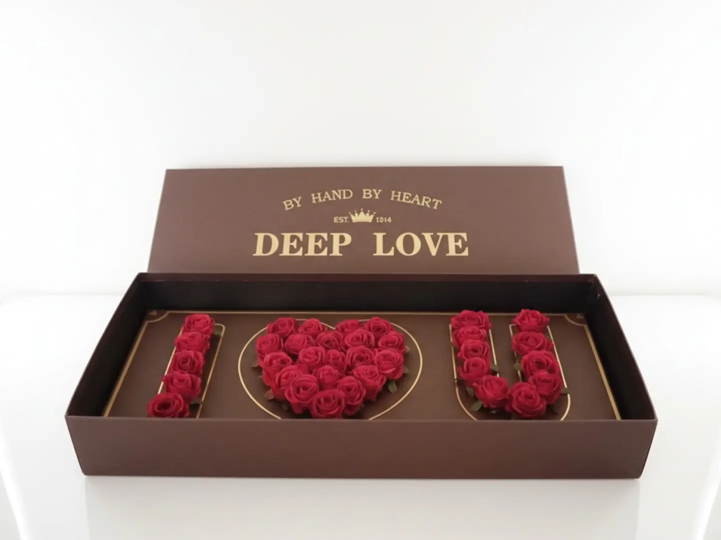 أحبك صندوق هدايا ورود