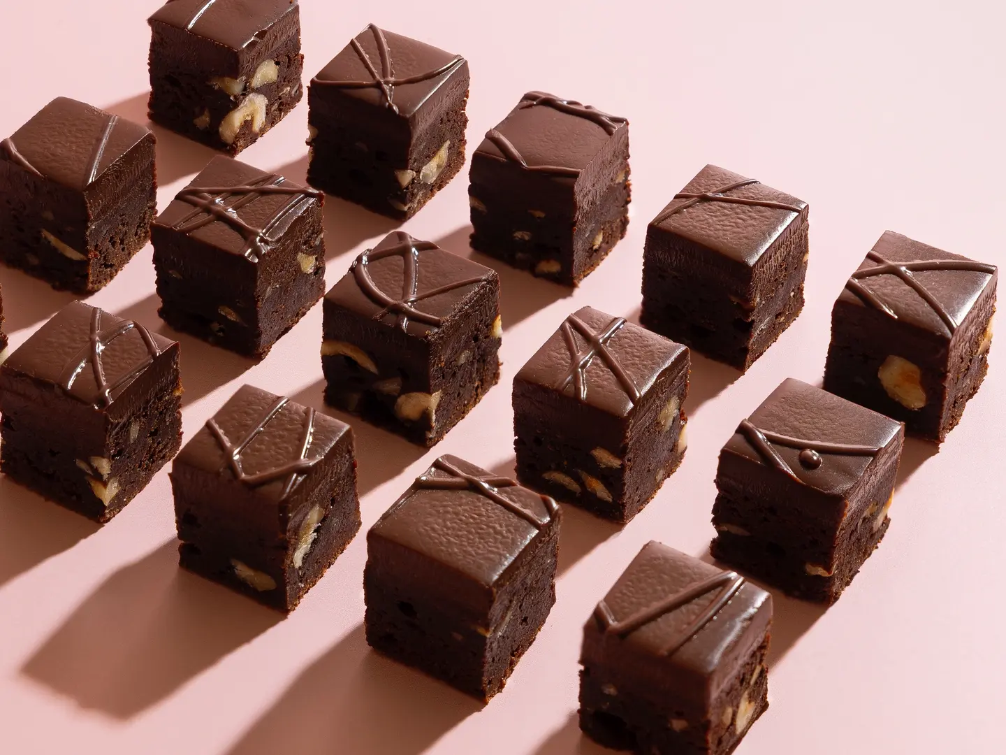 ميني براونيز شوكولاته فدج - 60 قطعة