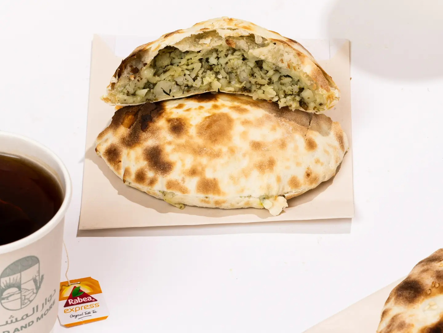 فطيرة جبن عكاوي زعتر