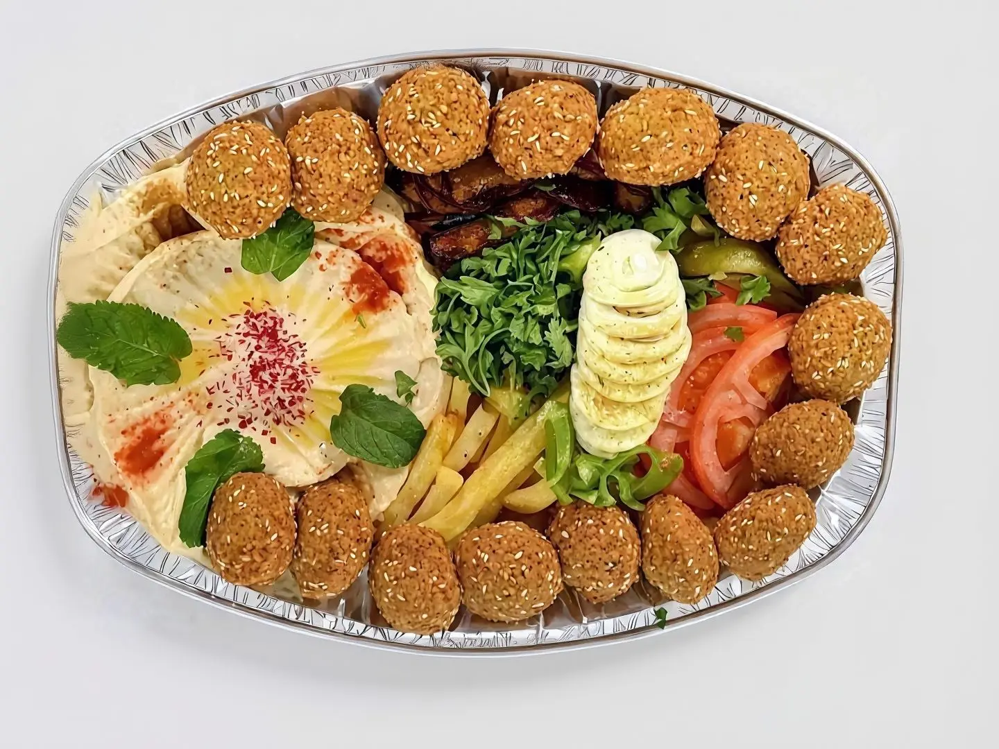 طبق فلافل صغير مع الحمص والبطاطس