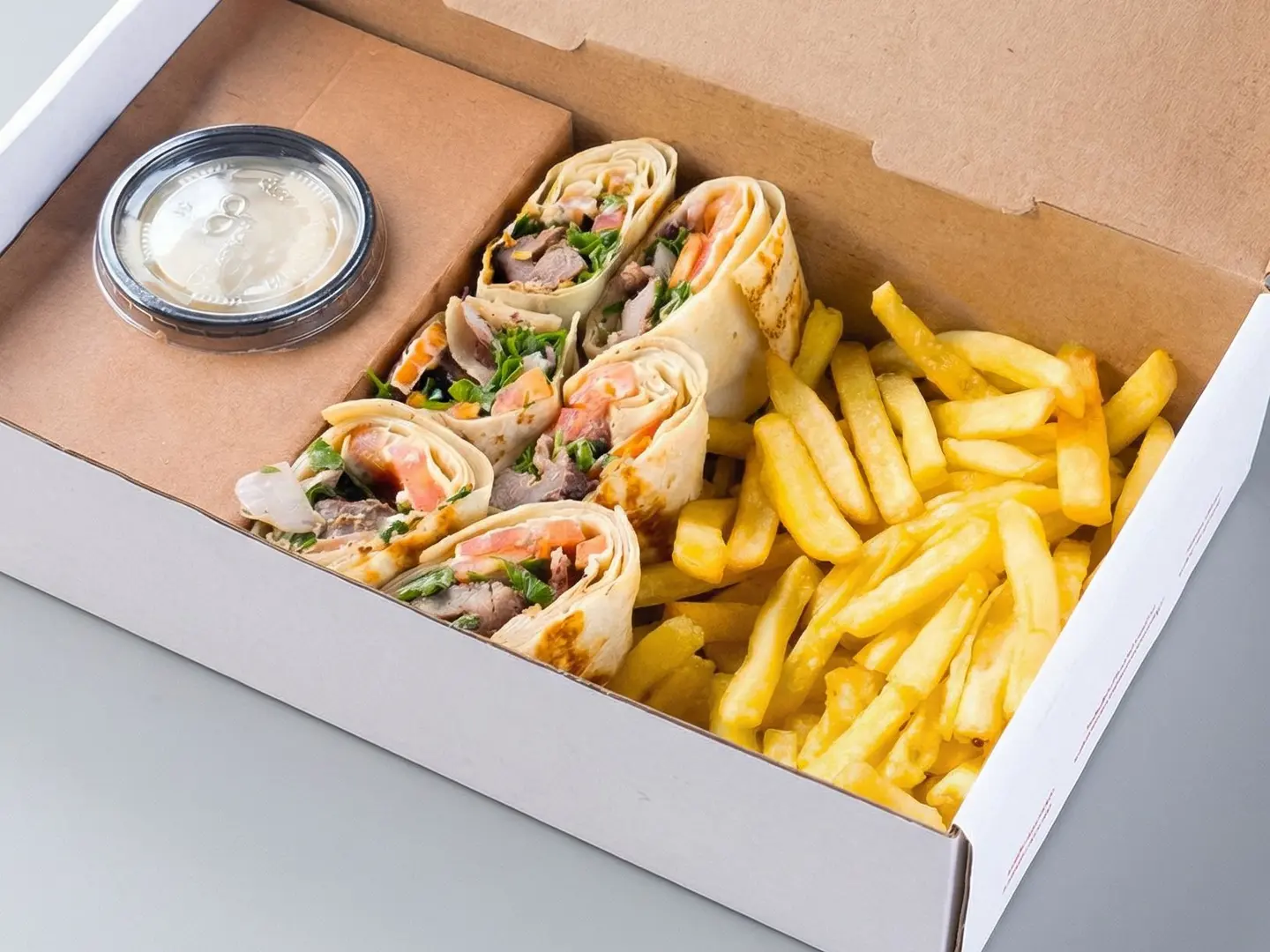 وجبة أوصال لحم بخبز الصاج مع مشروب