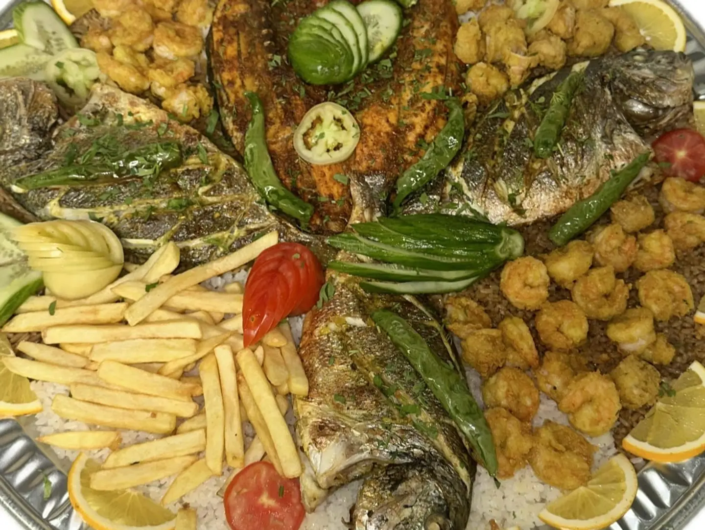 تبسي لخمس اشخاص