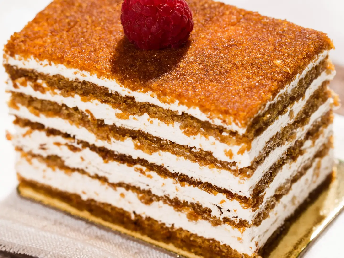 قطعة من كيكة العسل