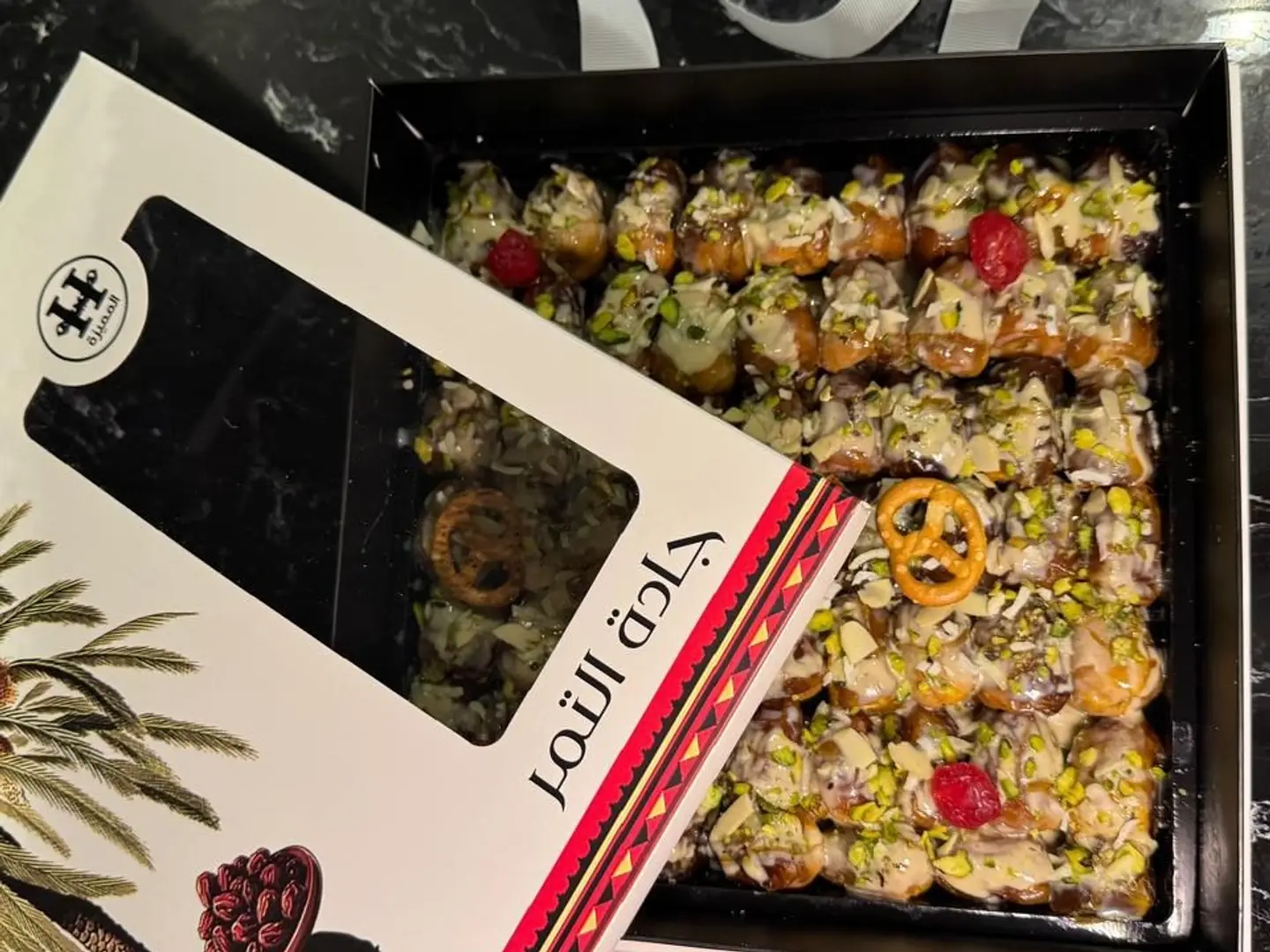 تمر محشي بالطحينه