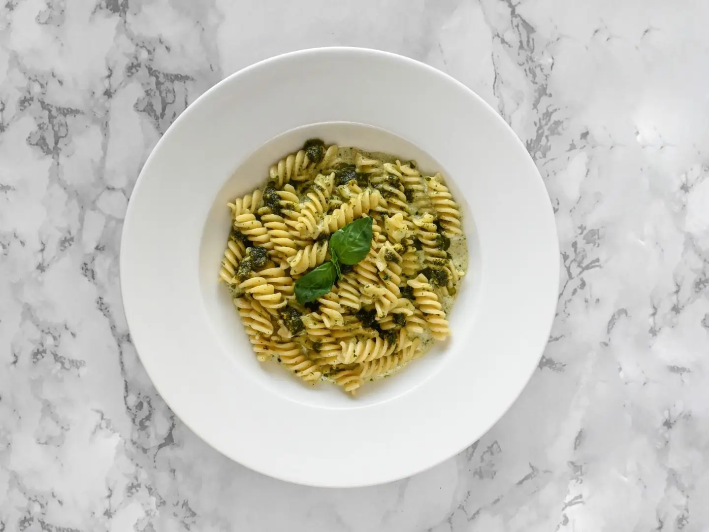 مكرونة فوسيلي بيستو