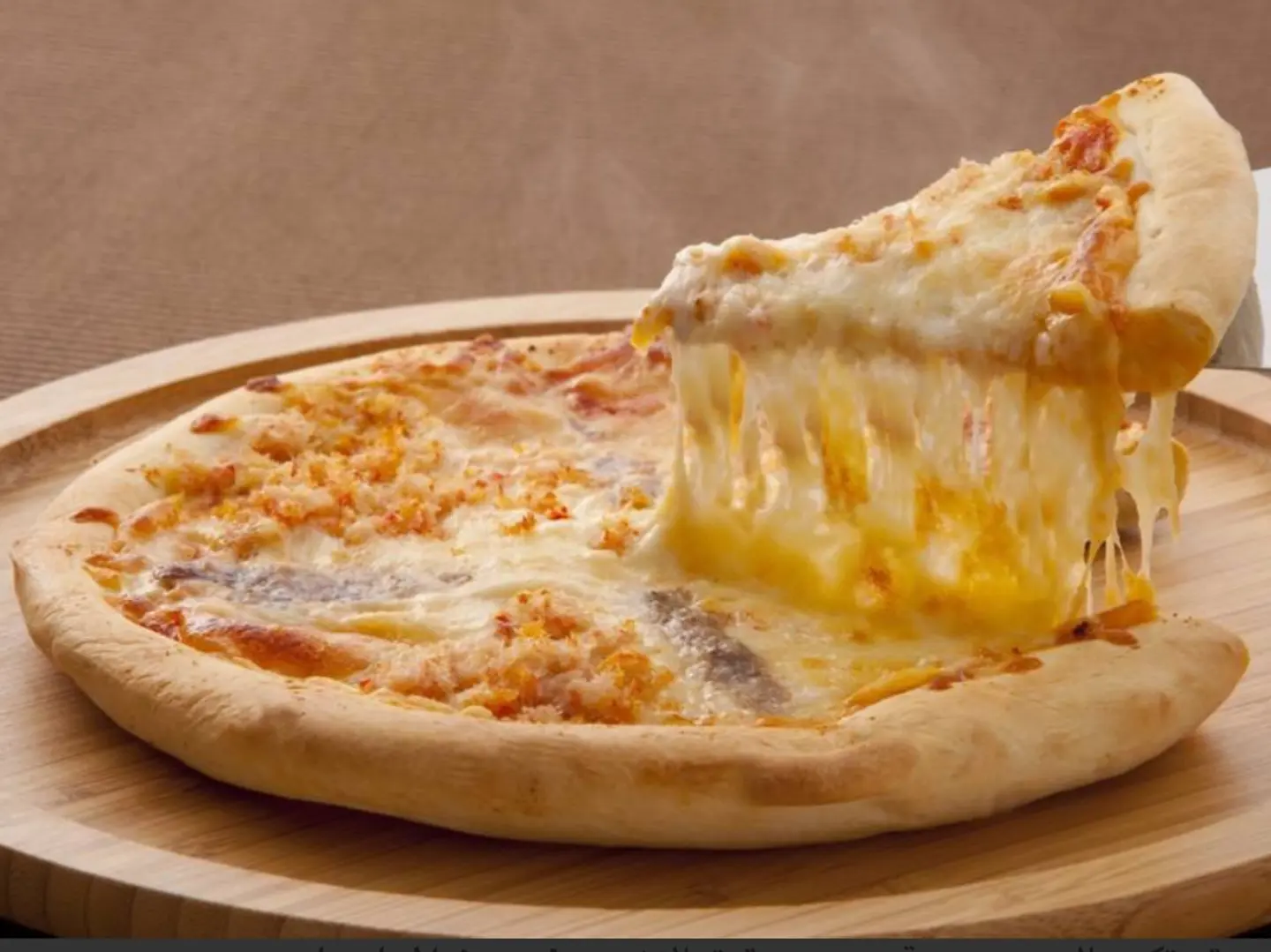 Mixed Cheese Pizza With Medium Cheddar Sauce