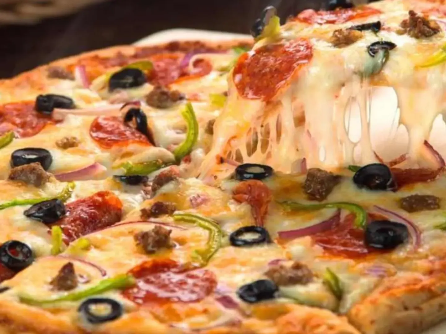Middle Pastrami Sausage Pizza