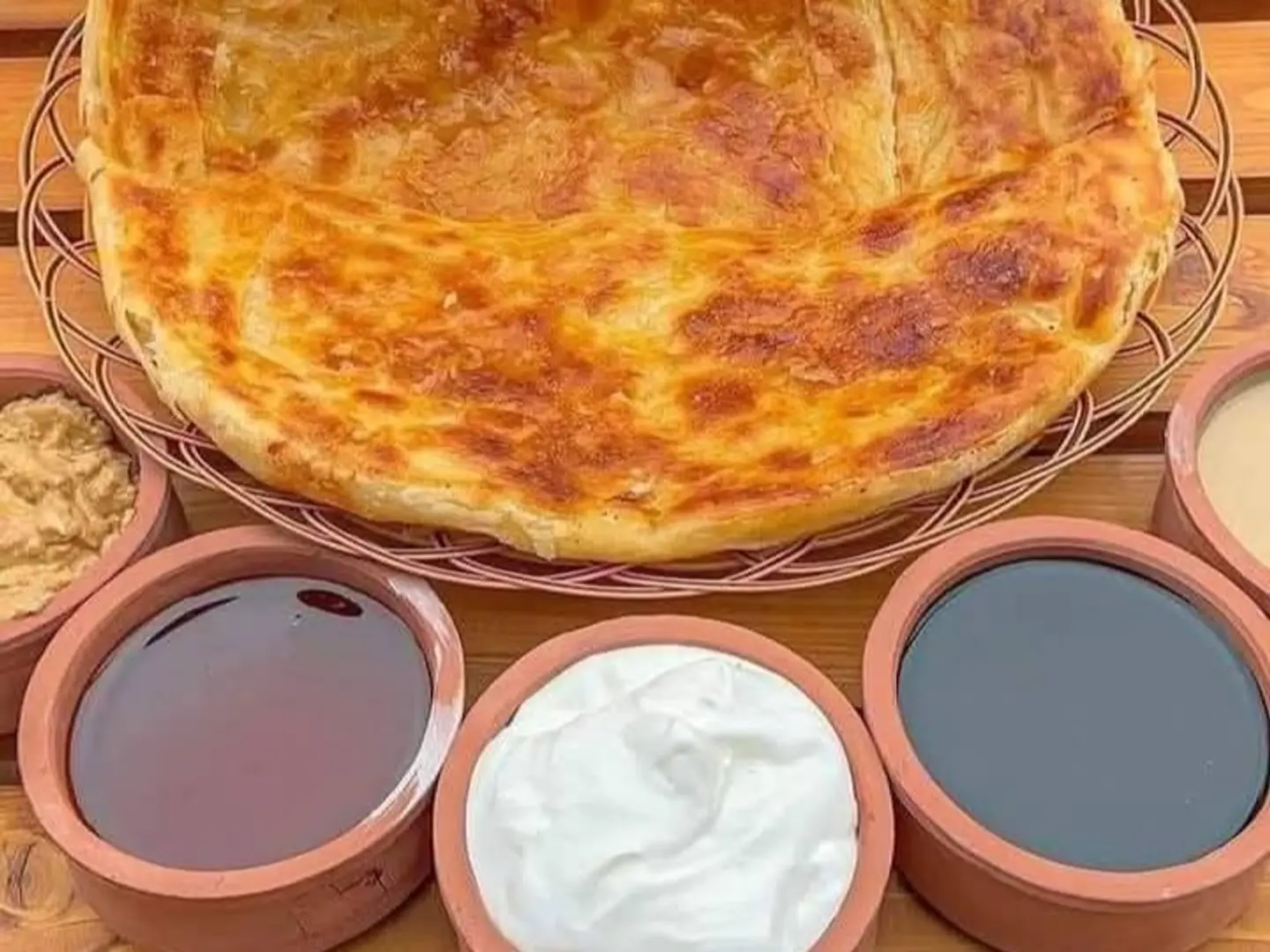 Large Meshaltet With Cheese And Honey