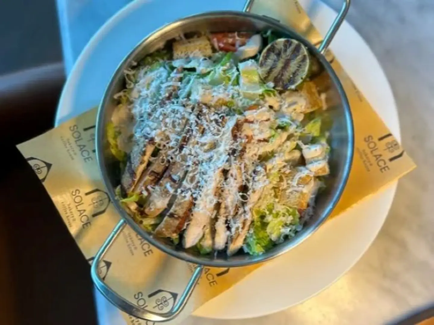 سلطة سيزر بالدجاج