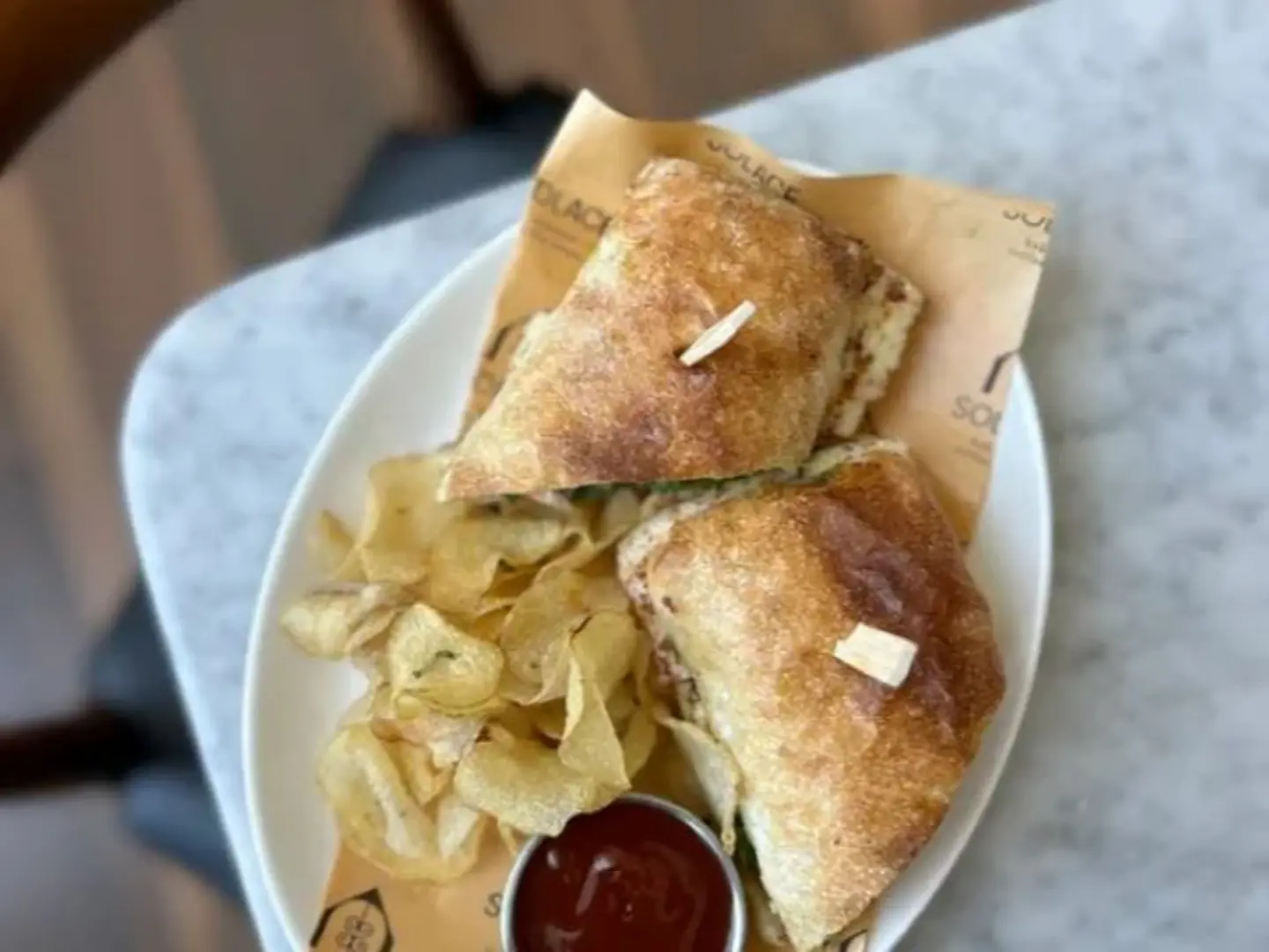 ساندويتش حلومي بيستو