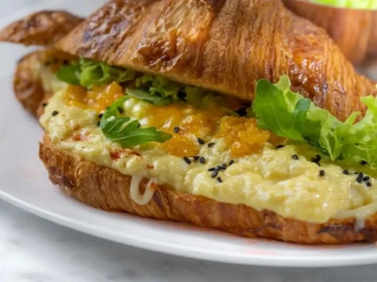 كرواسون البيض والجبن