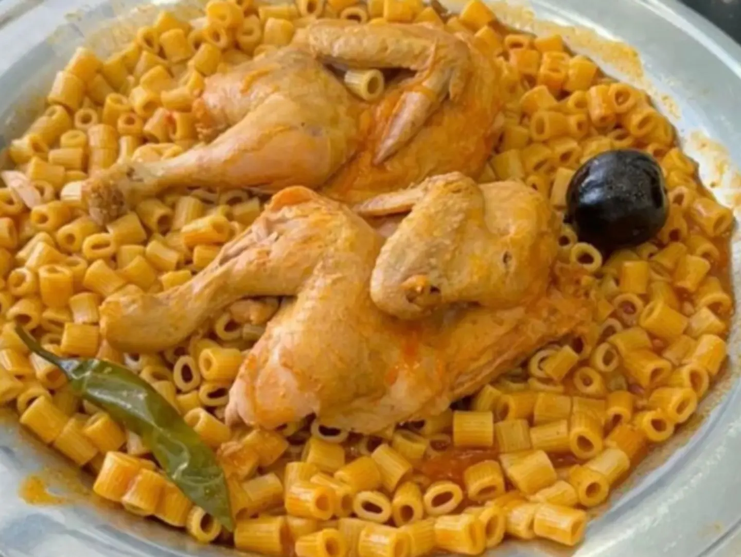 مضغوط مكرونة - نصف حبه دجاج