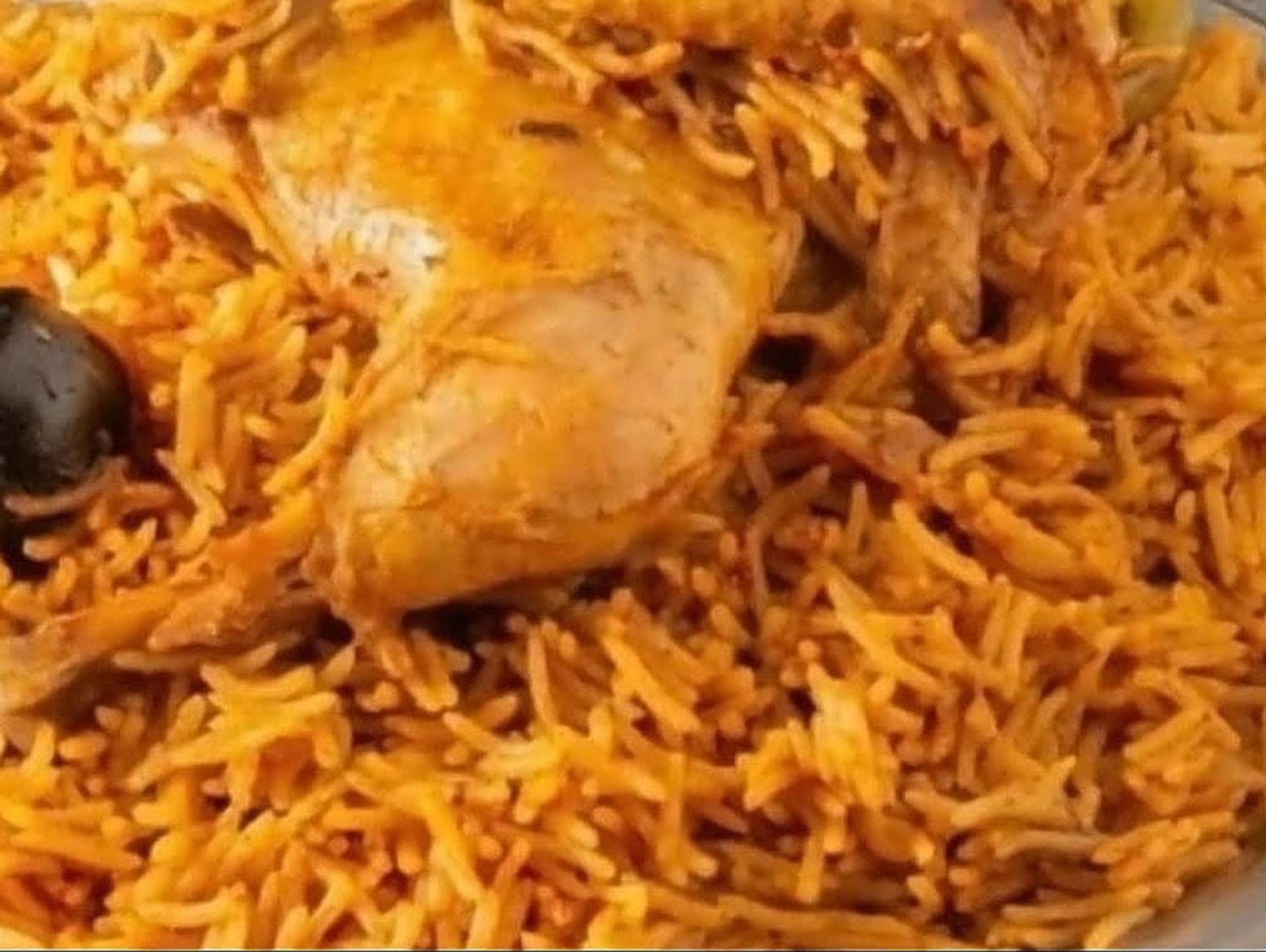 مضغوط دجاج احمر ارز ابو بنت - نصف حبة دجاج