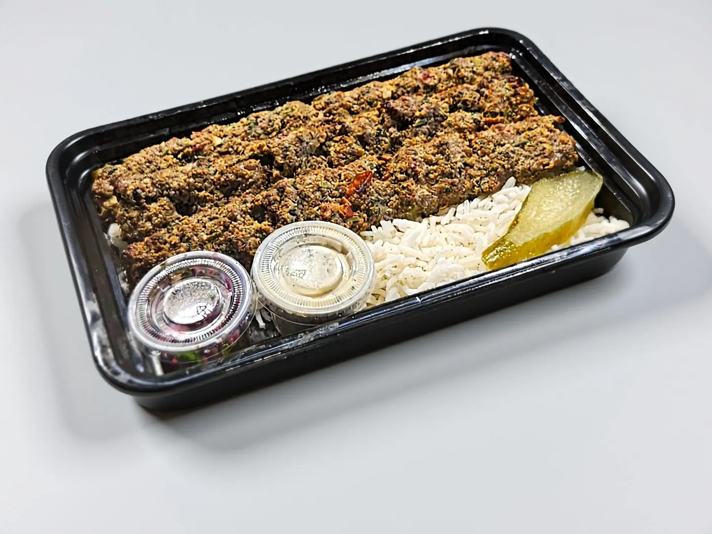 كباب لحم مع الارز - وجبة جاهزة مبردة