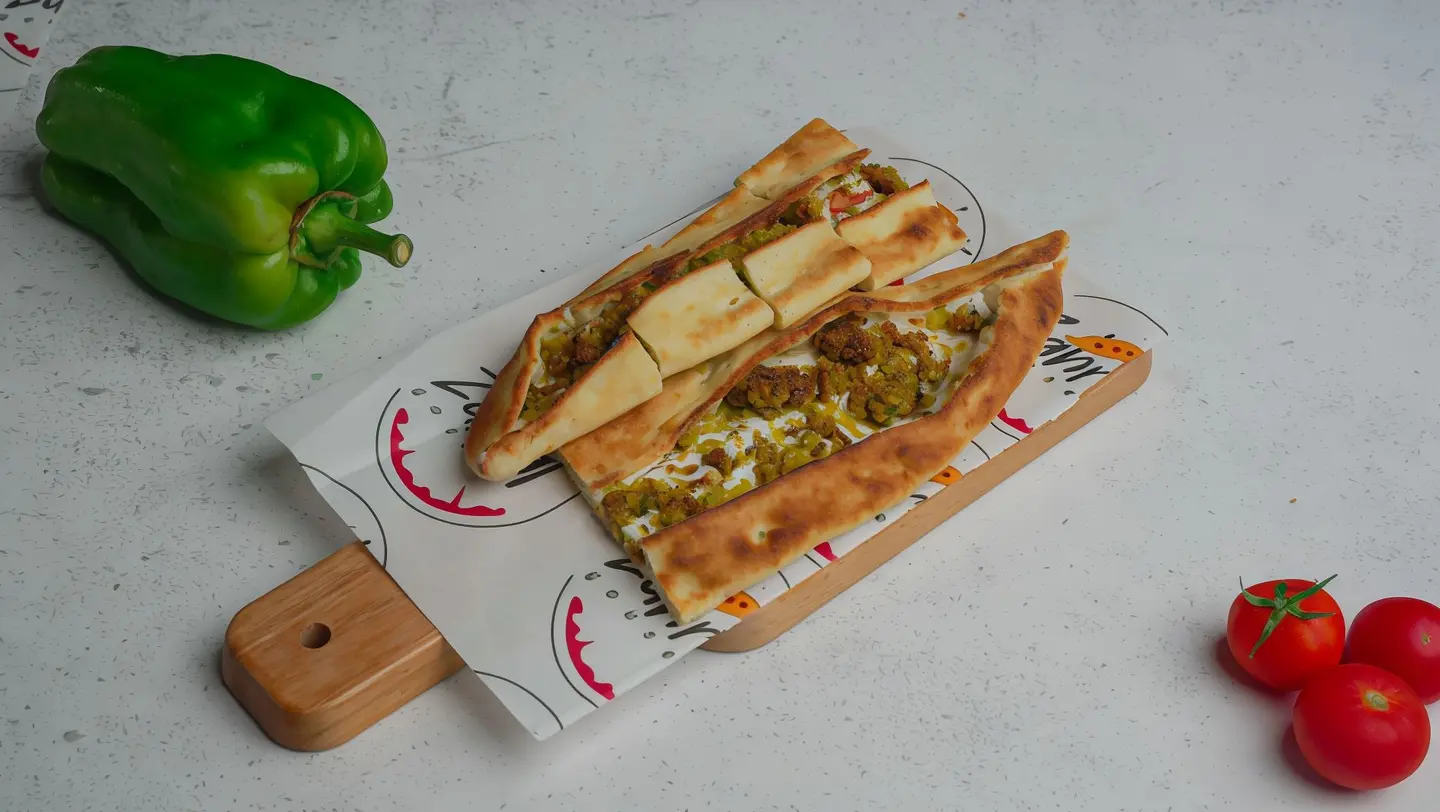 فطيرة جبن فلافل