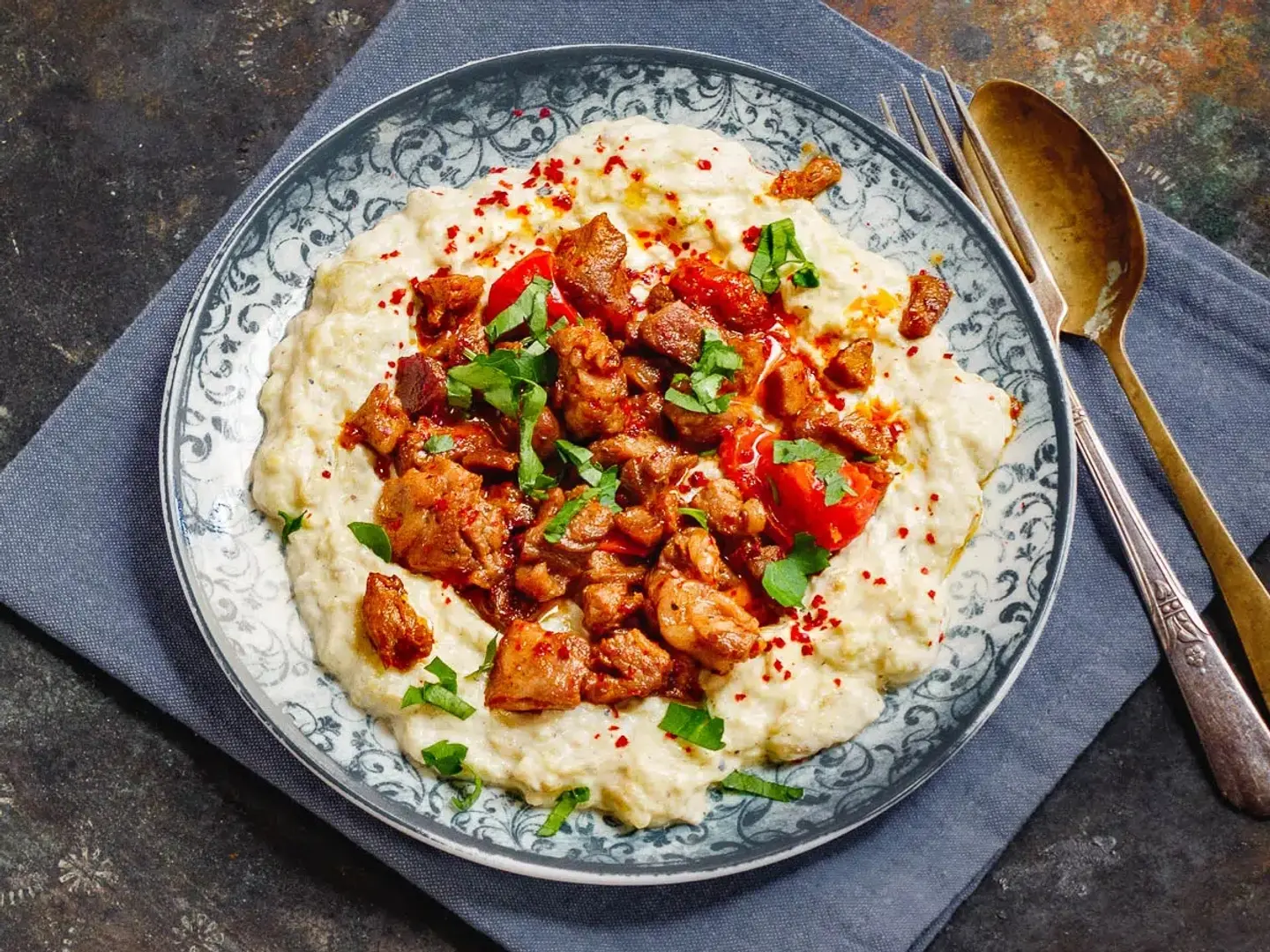 علي نازك مع اللحم