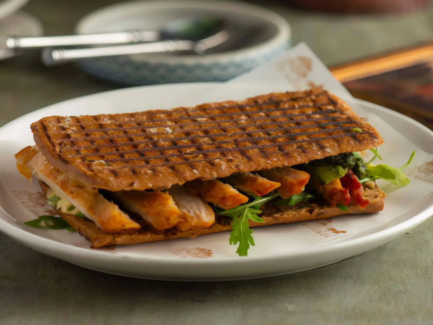 بانيني دجاج بيستو