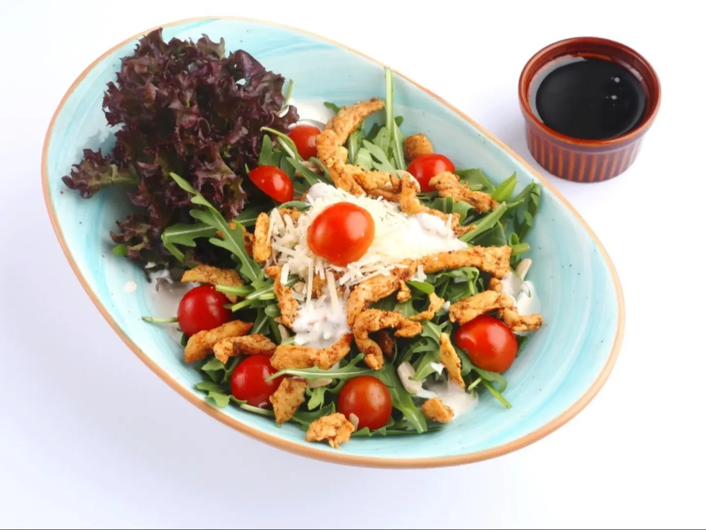 سلطة جرجير بالدجاج المشوي