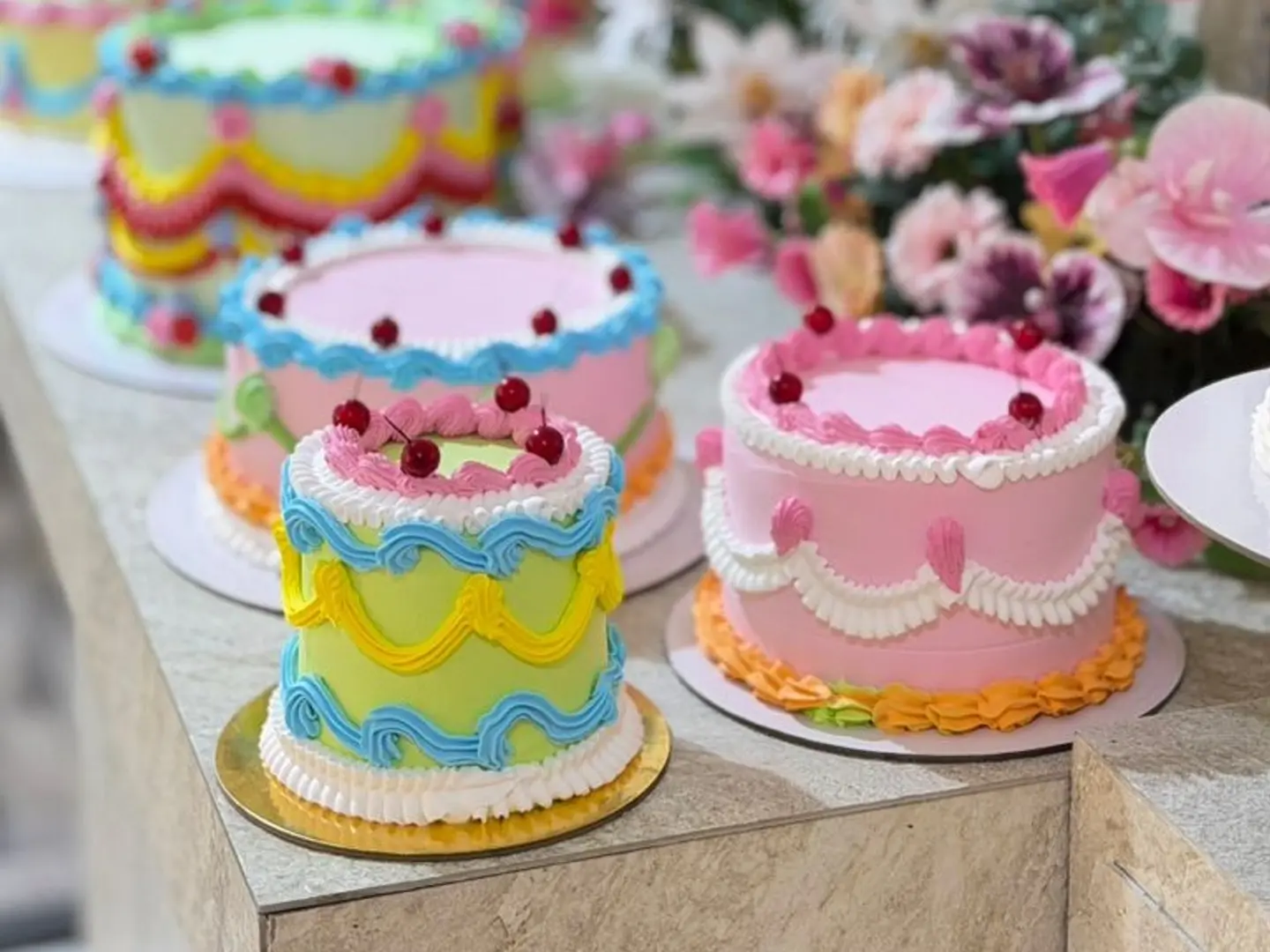 كيكة العيد فانسي نانسي حجم 4 انش الوان متعدده قد يختلف الشكل عن الصورة