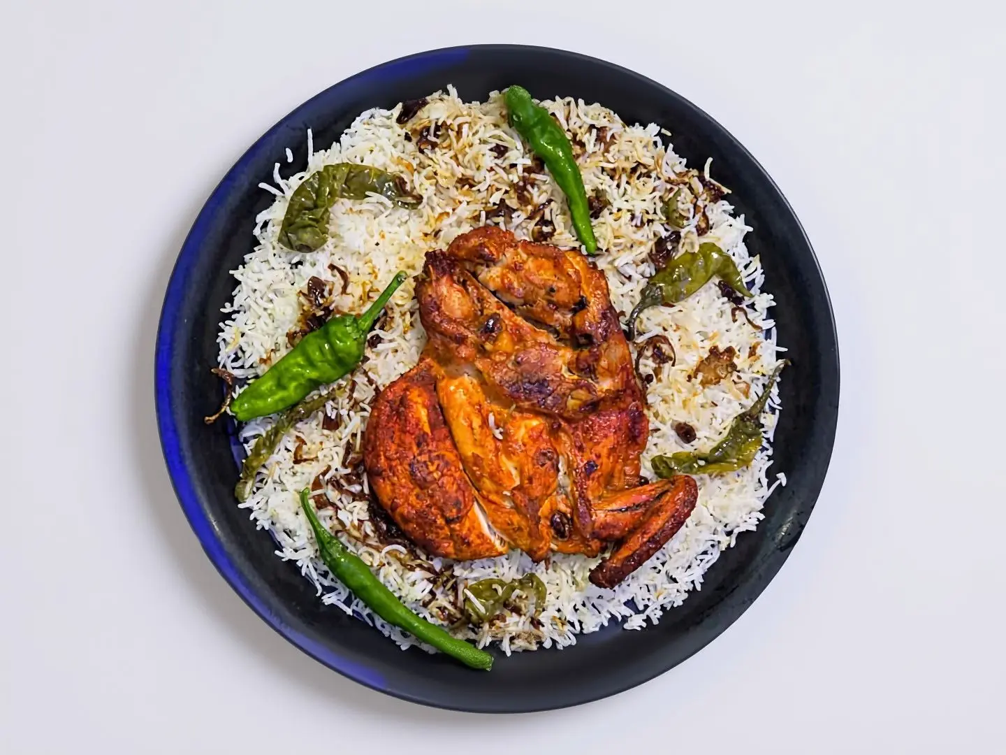 نصف حبة دجاج مظبي حار مع أرز بشاور