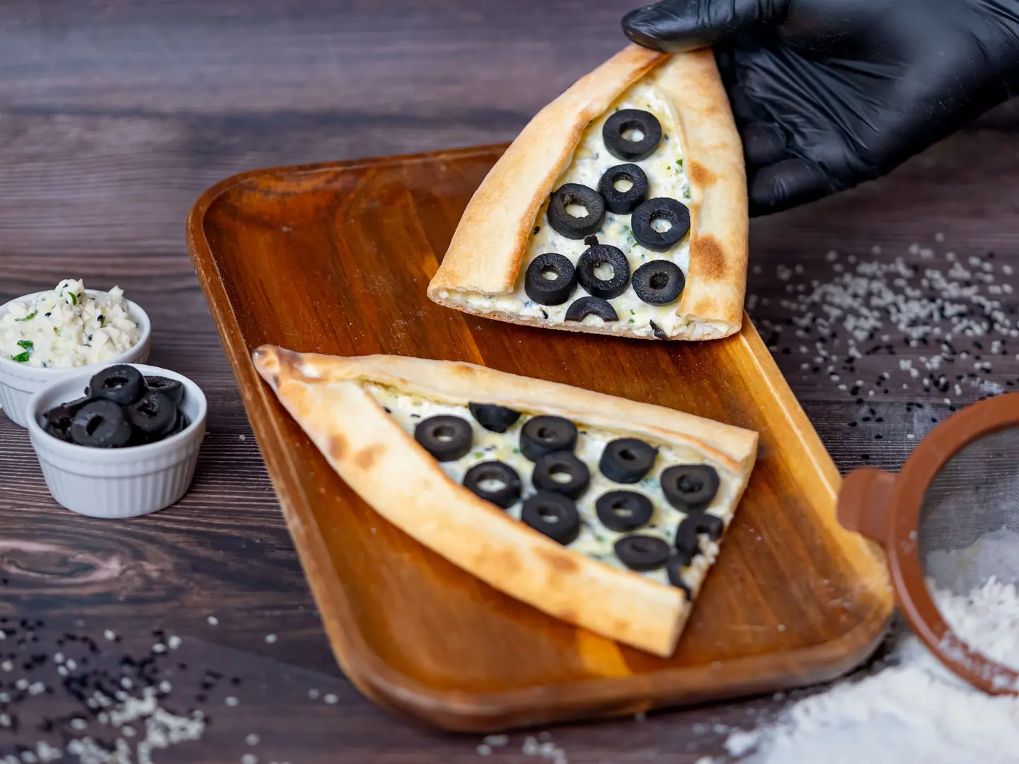 جبن عكاوي زيتون