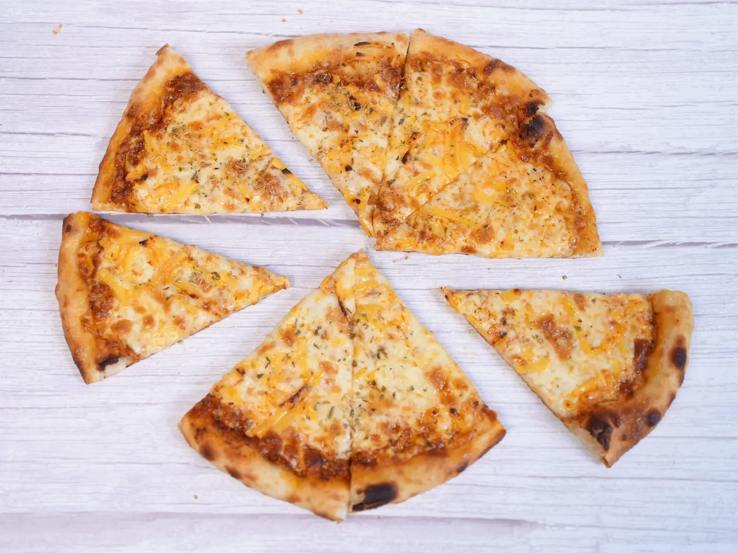 بيتزا أربعة اجبان