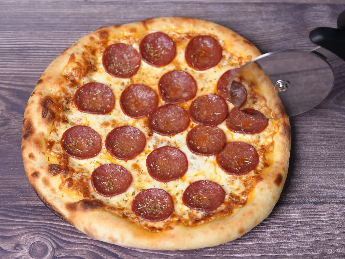 بيتزا بيبروني