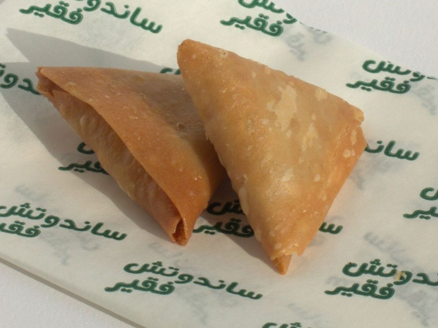 سمبوسه دجاجا مسقع مع السماق