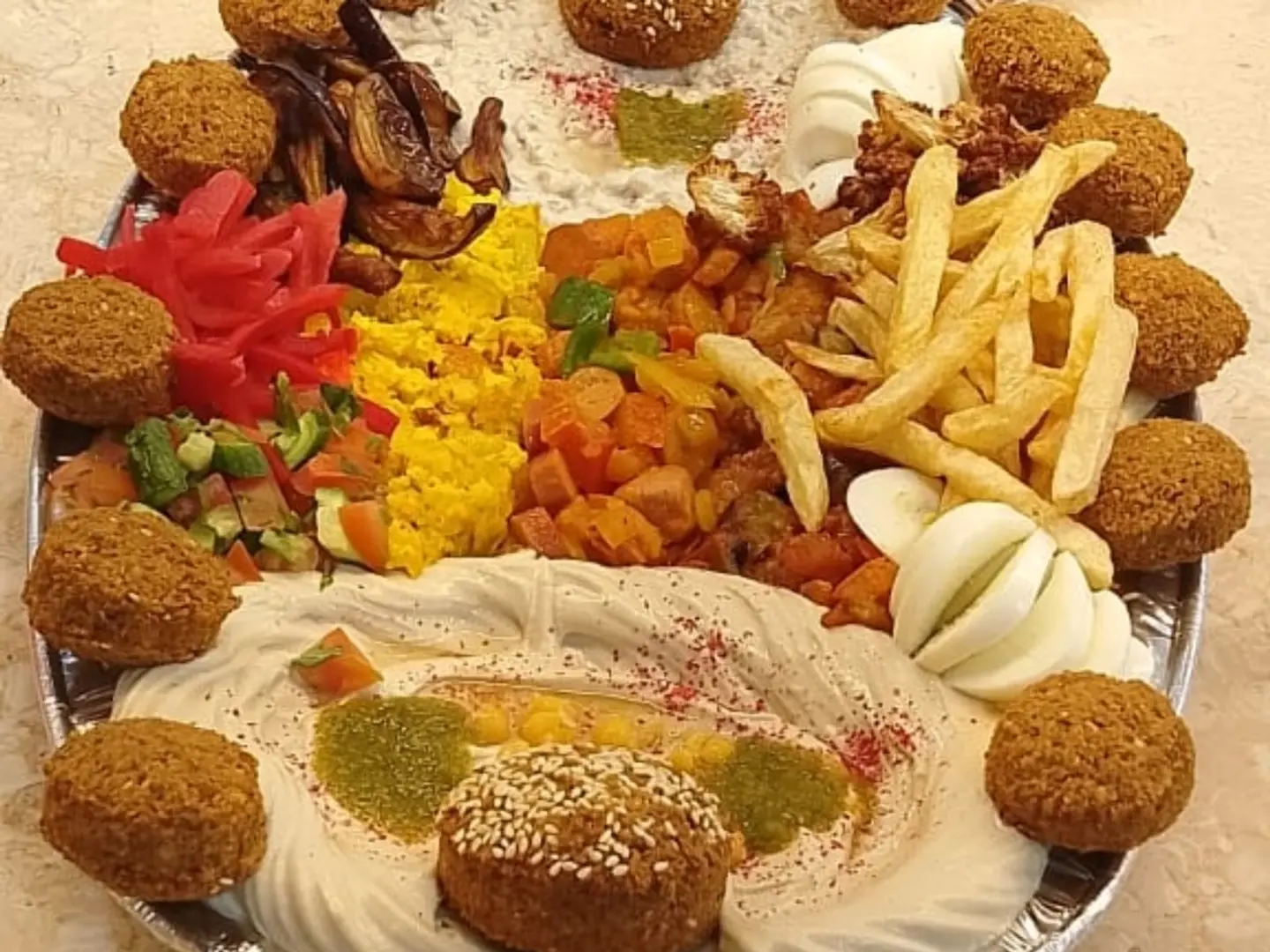 صحن مشكل فطور كبير