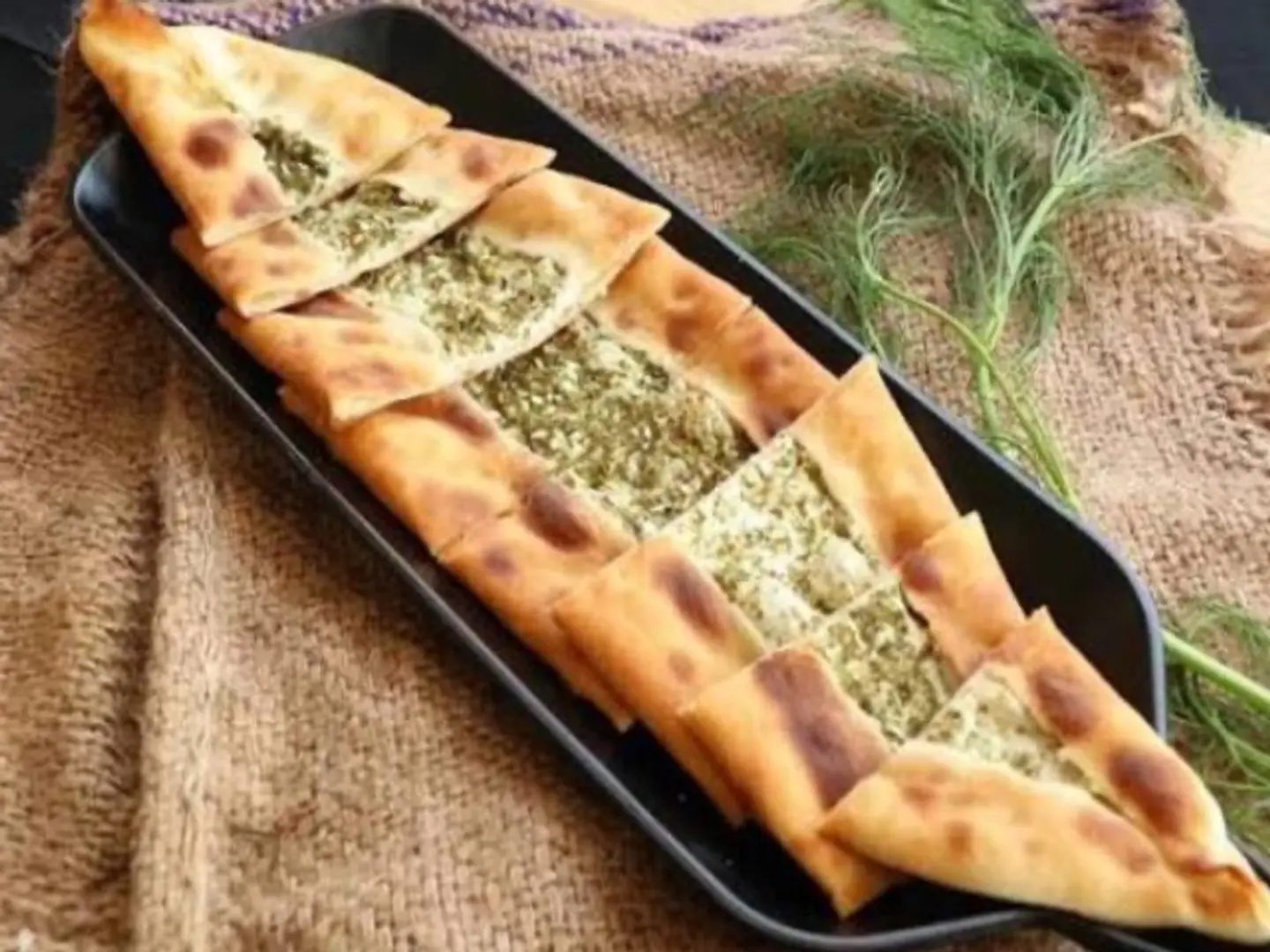 فطيرة لبنة وزعتر