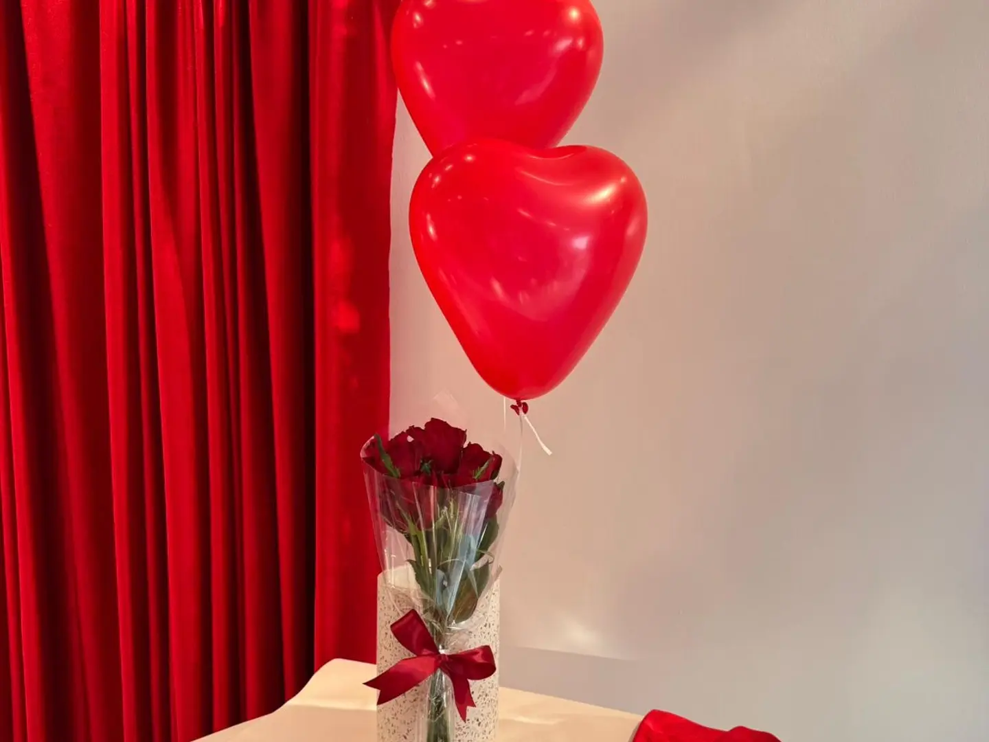 باقة يوم الحب 16 مع بالون