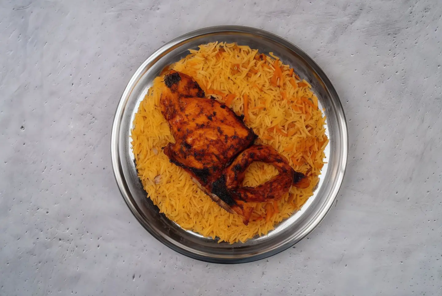 نصف دجاج على الفحم - مع رز بخاري