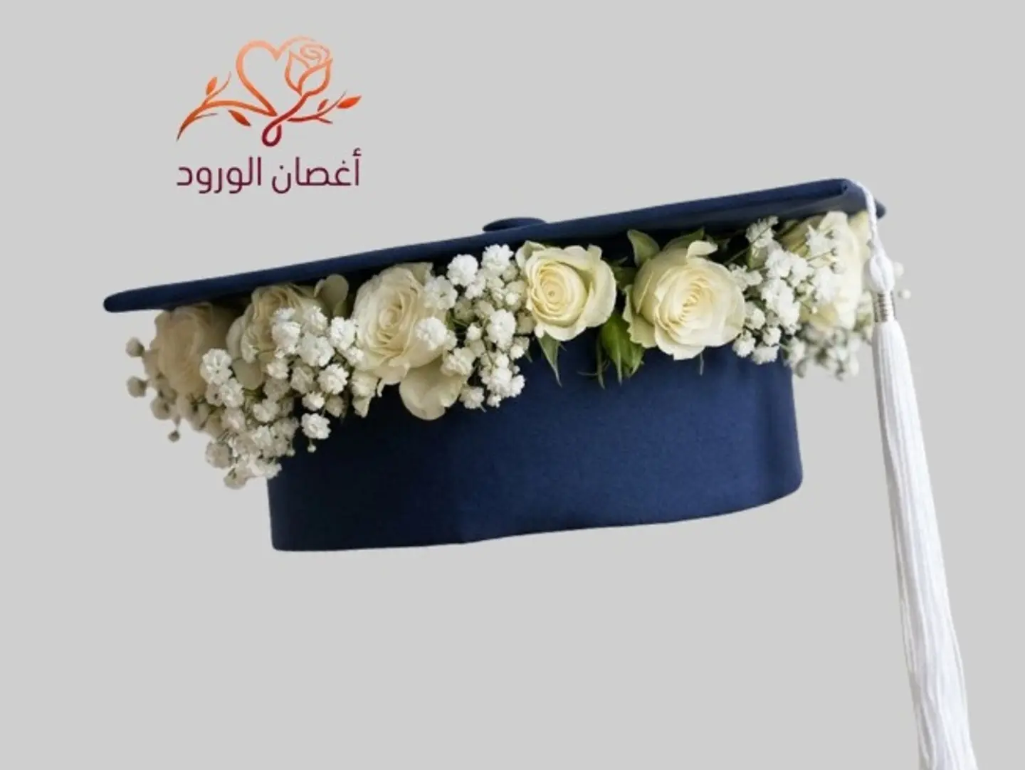 قبعة كحلي مع طوق ورد