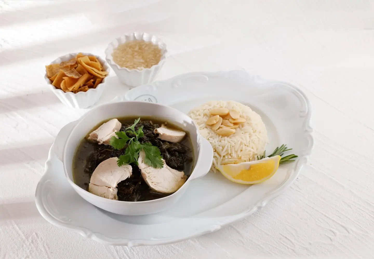 ملوخية  بالدجاج و أرز