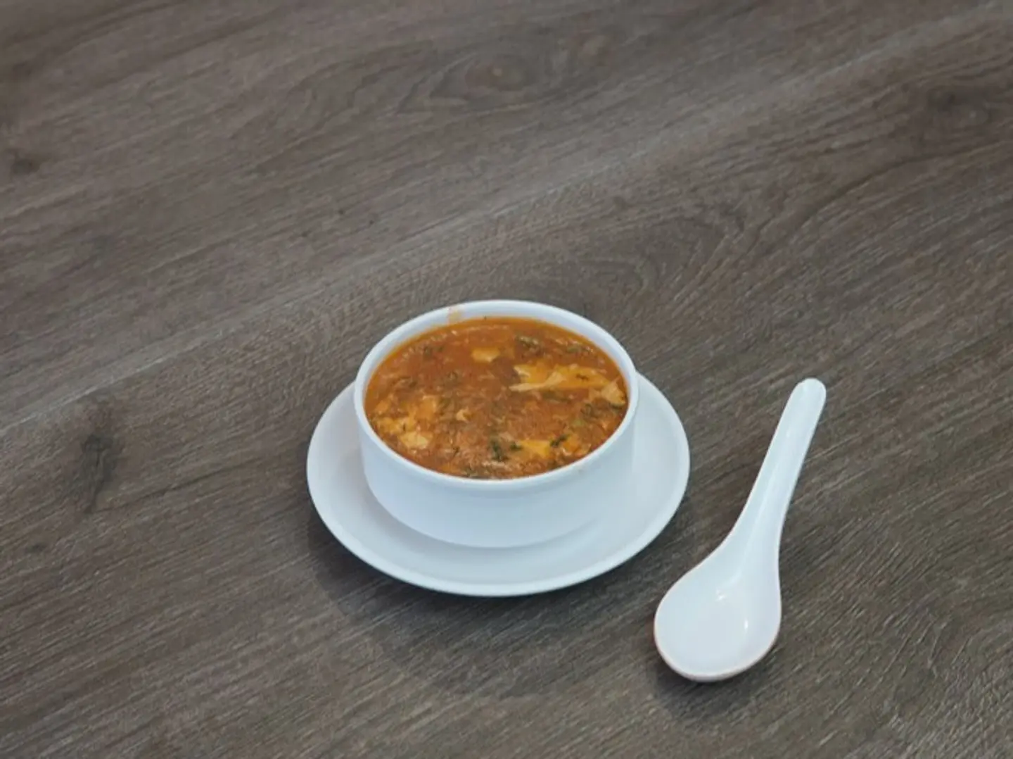 شوربة دجاج حارة وحامضة