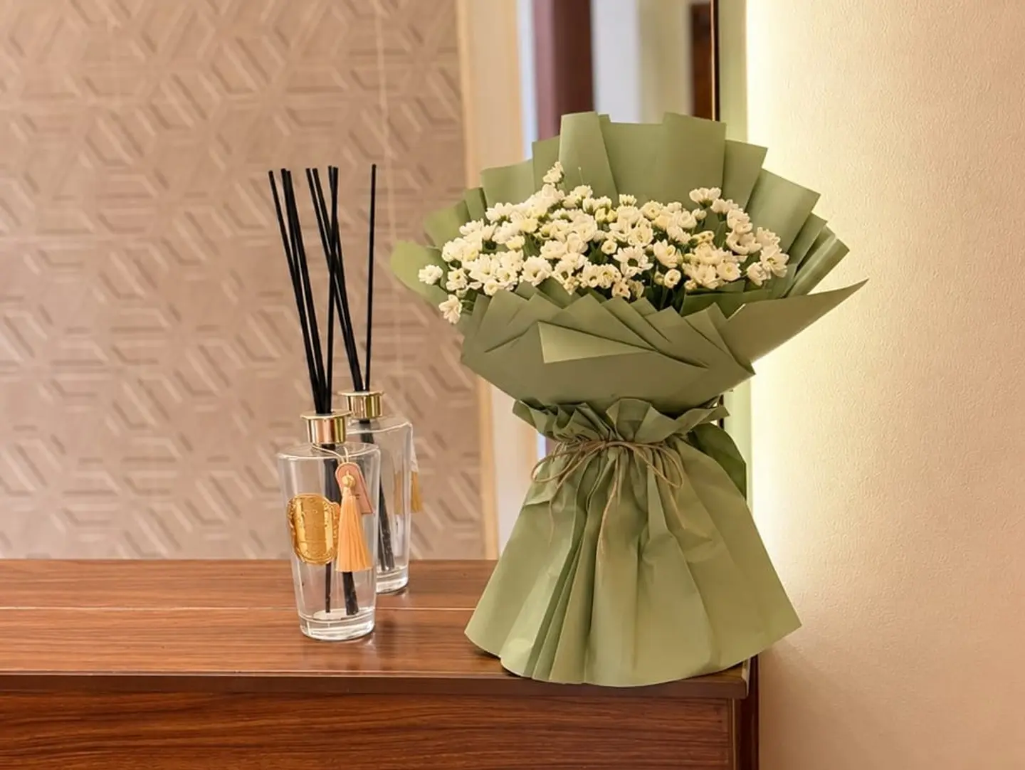 Sparkling Bouquet Of Flowers And Roses 6