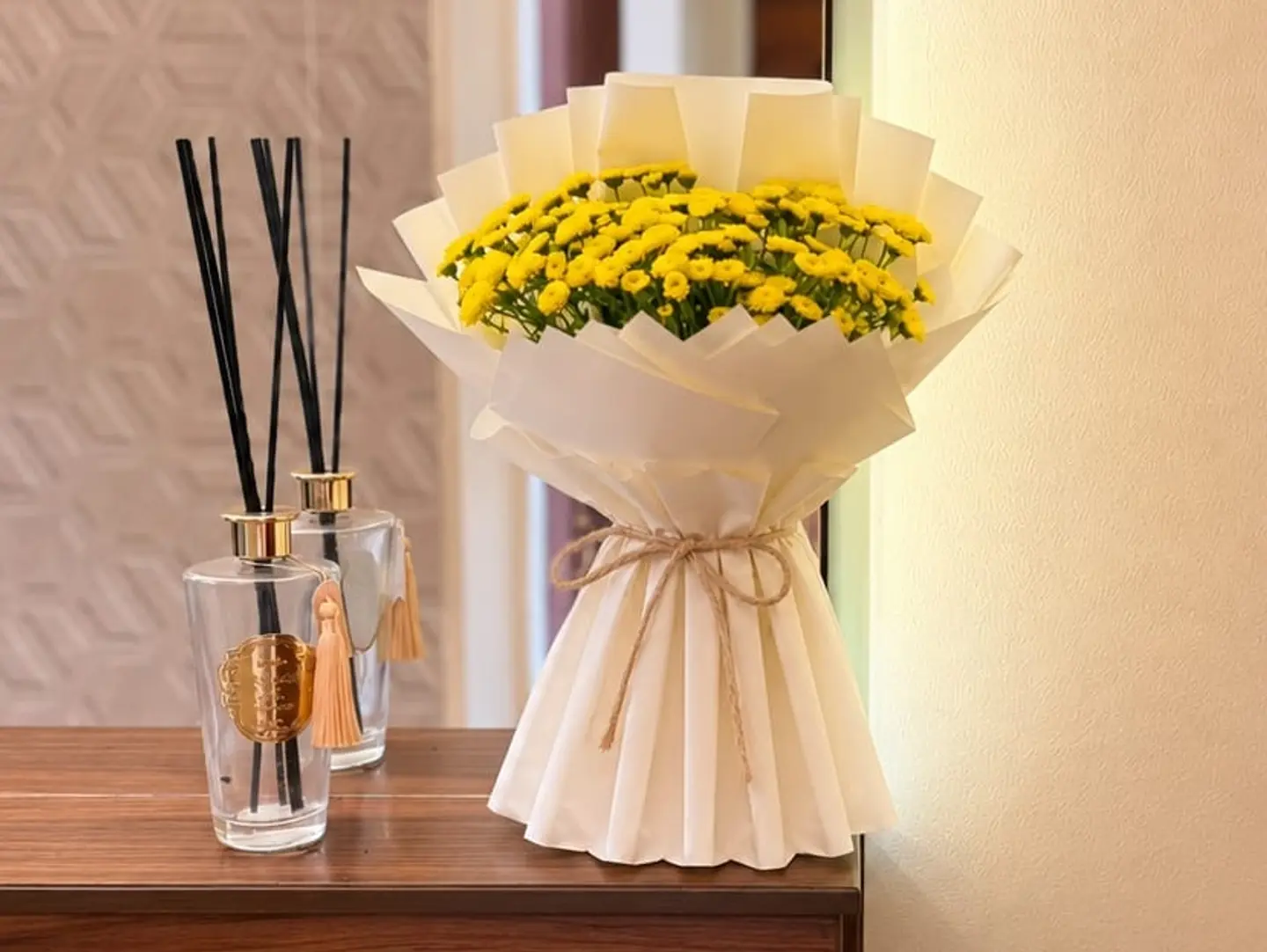 Sparkling Bouquet Of Flowers And Roses 12