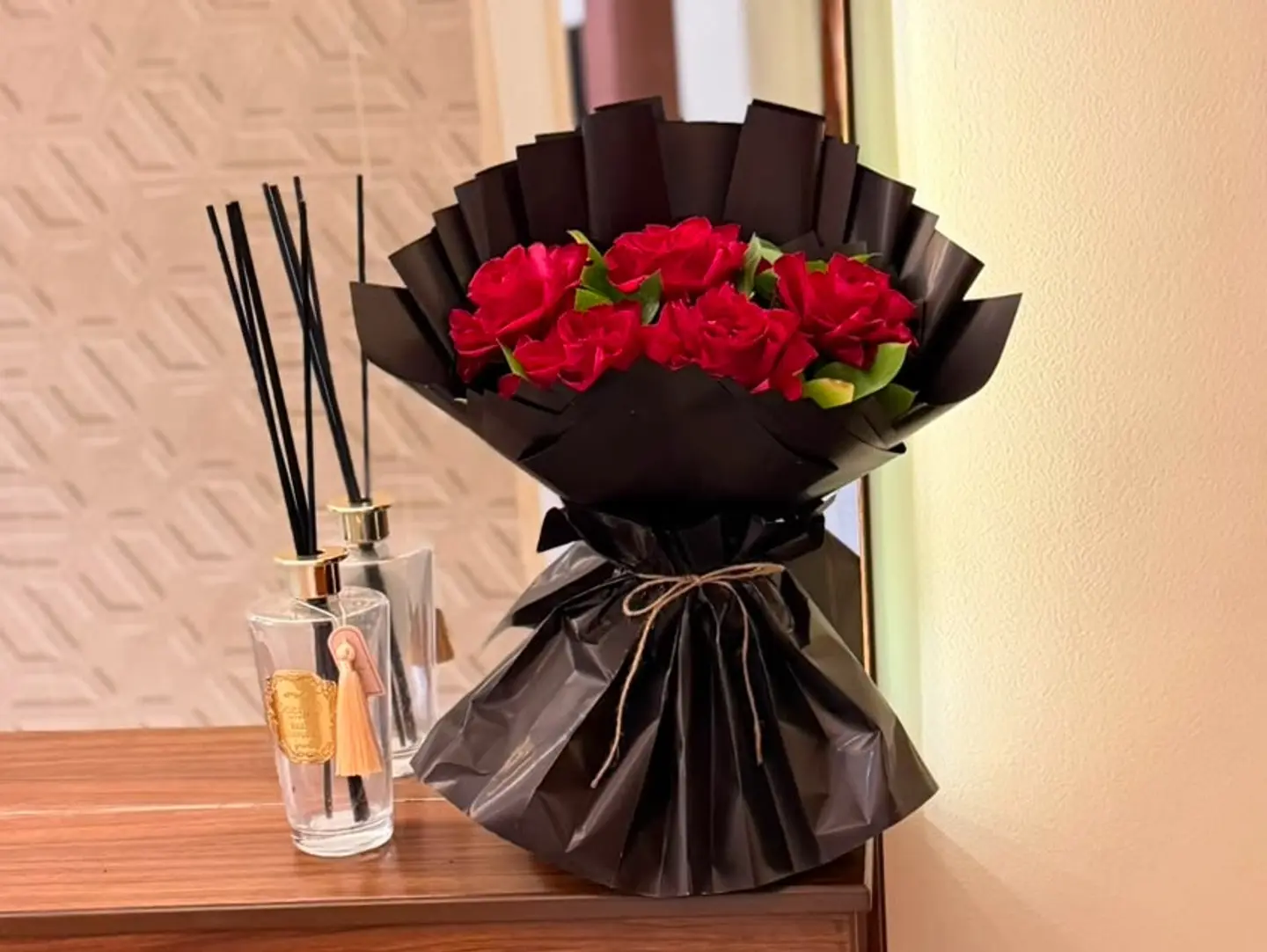 Sparkling Bouquet Of Flowers And Roses 15