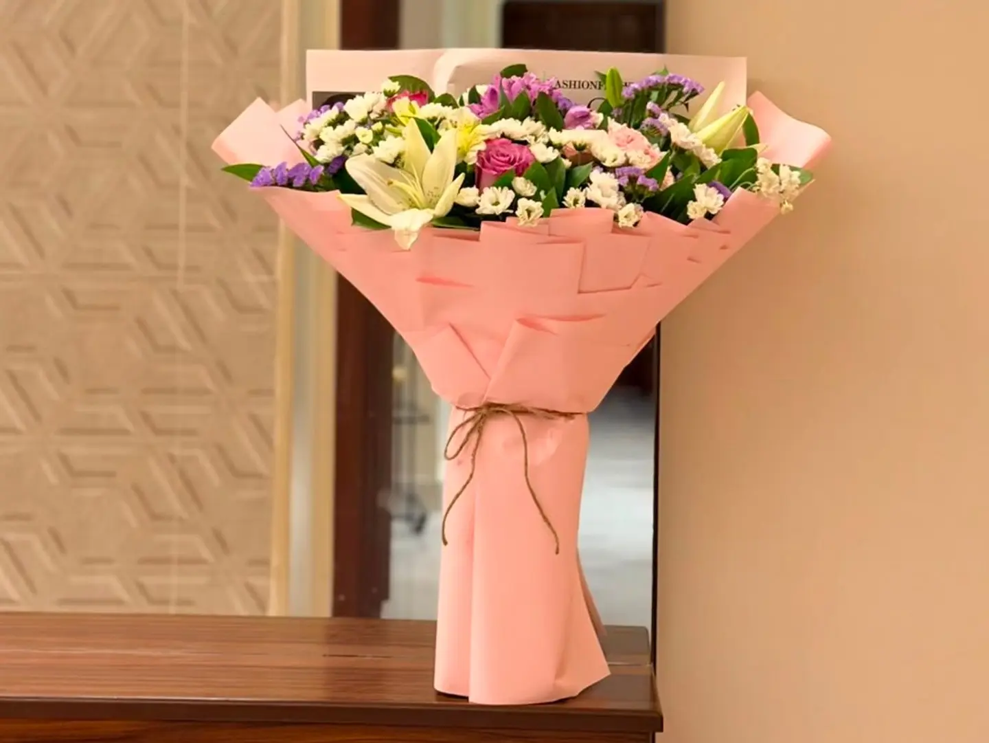 Sparkling Bouquet Of Flowers And Roses 19