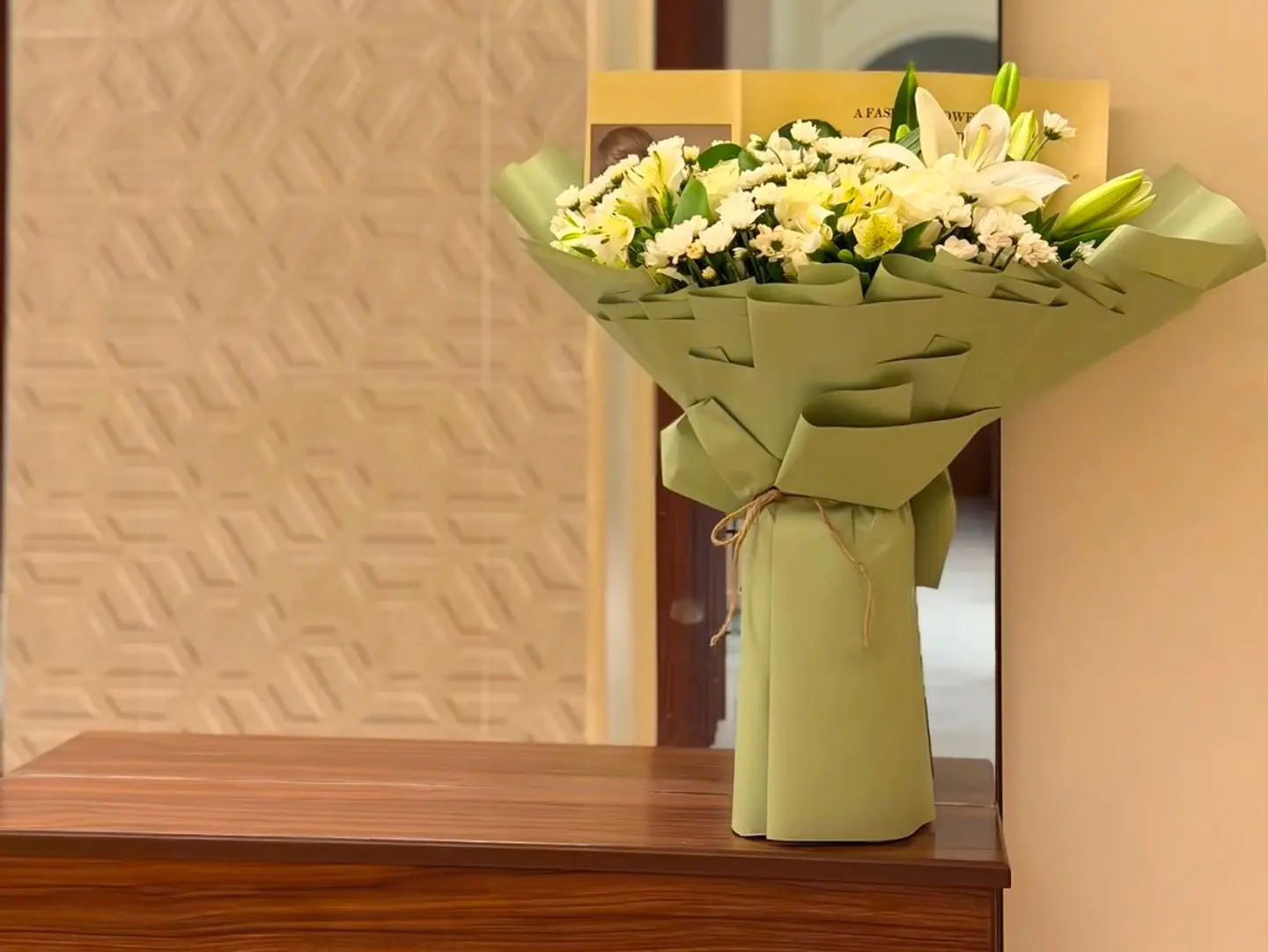 Sparkling Bouquet Of Flowers And Roses 20