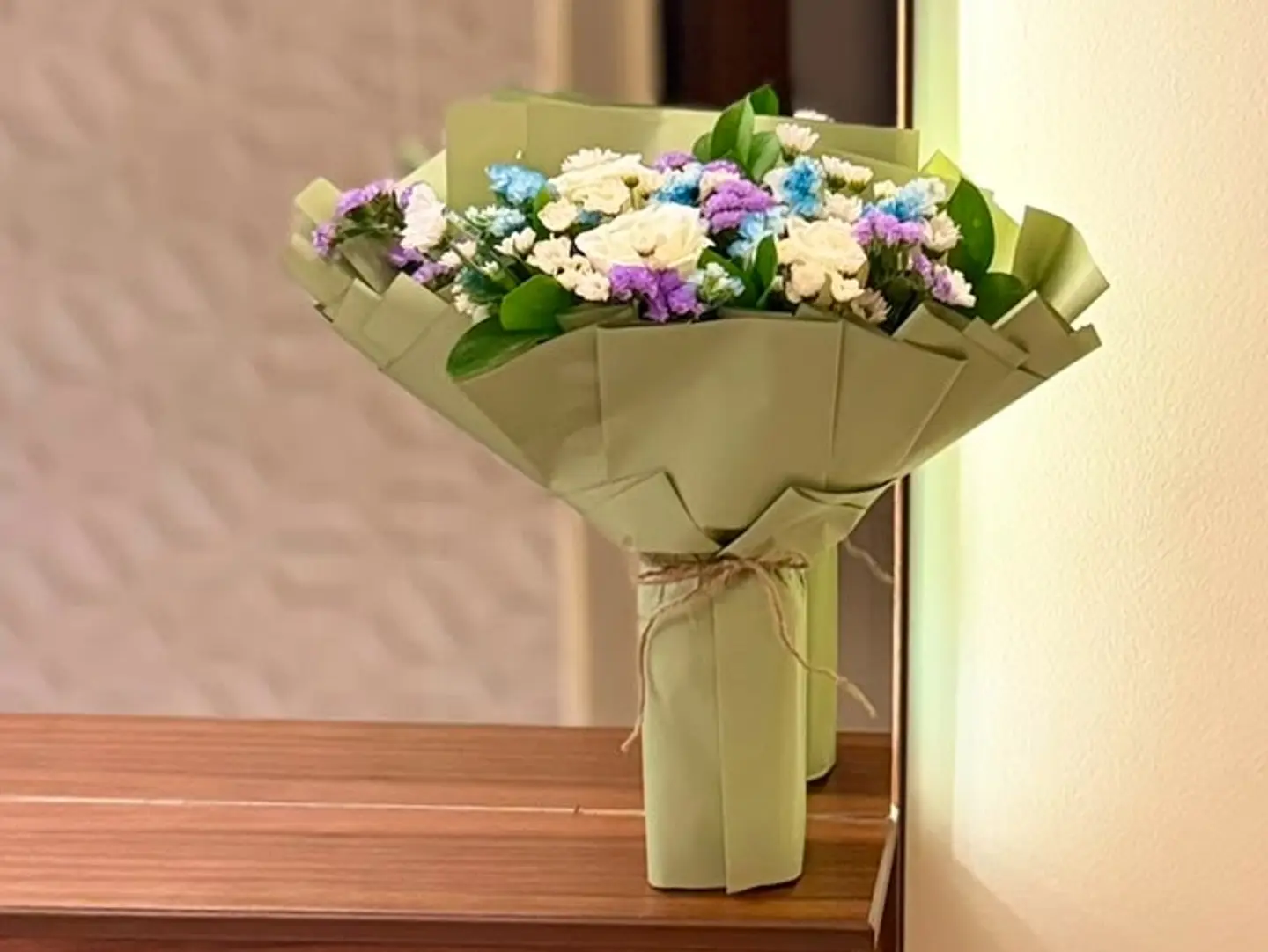 Sparkling Bouquet Of Flowers And Roses 55