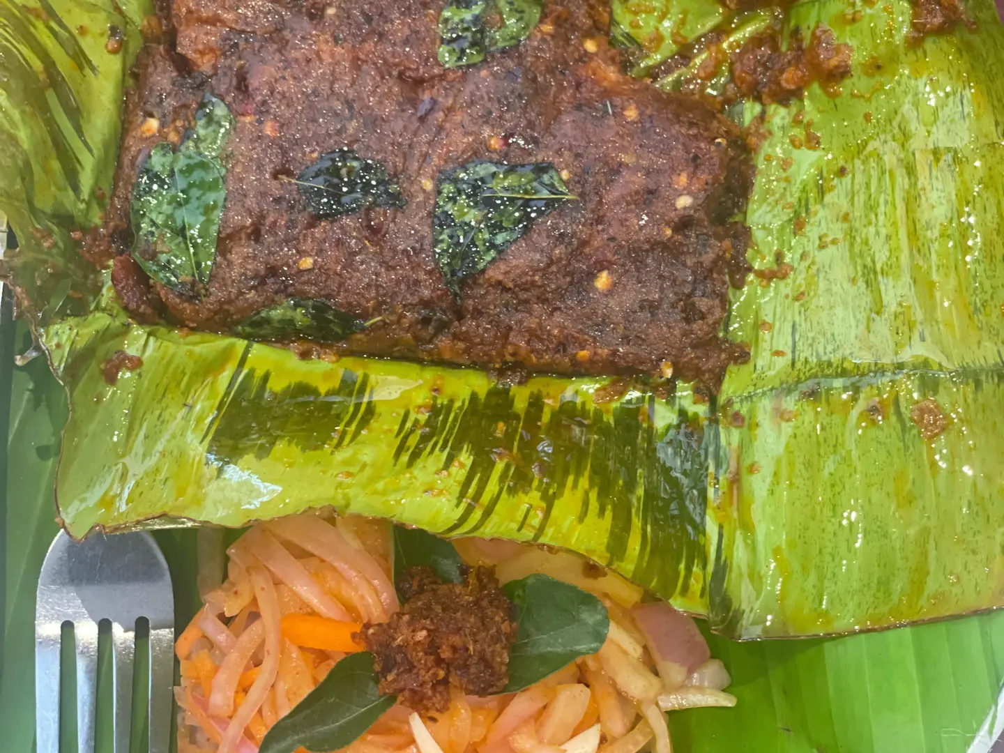 Fish Chamanthiyil Pollichathu